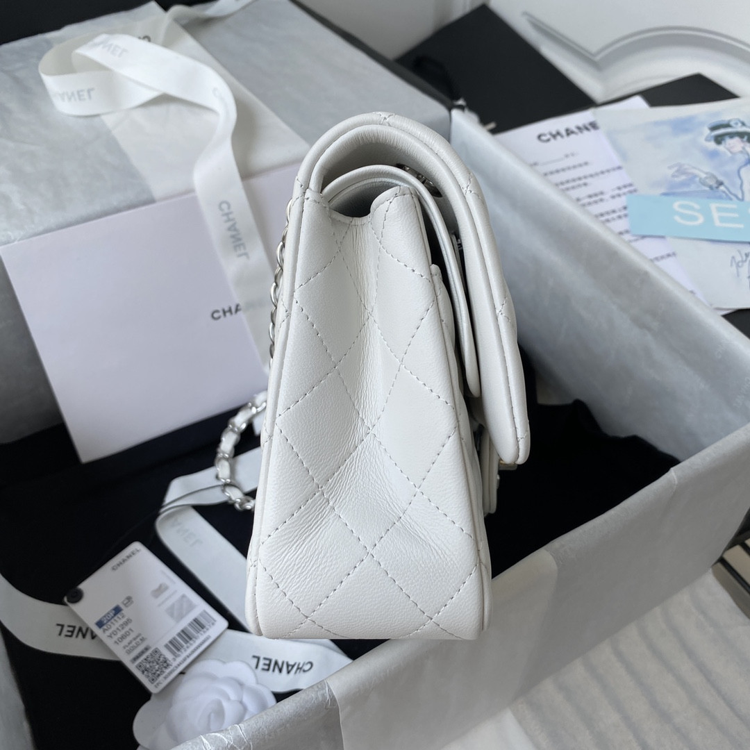 Ch**el CLASSIC HANDBAG LAMBSKIN & SILVER-TONE METAL WHITE 15.5x25.5x6.5cm