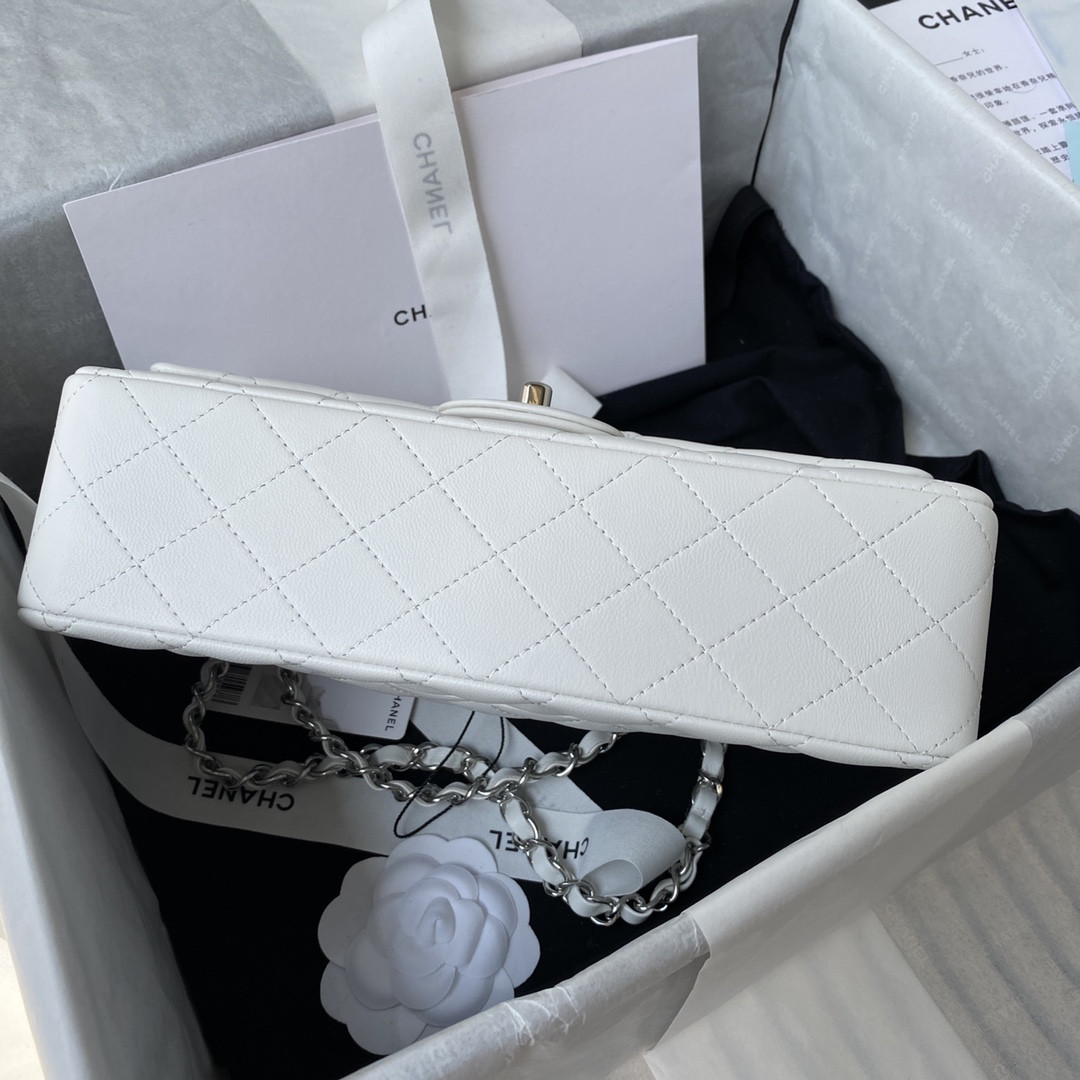 Ch**el CLASSIC HANDBAG LAMBSKIN & SILVER-TONE METAL WHITE 15.5x25.5x6.5cm