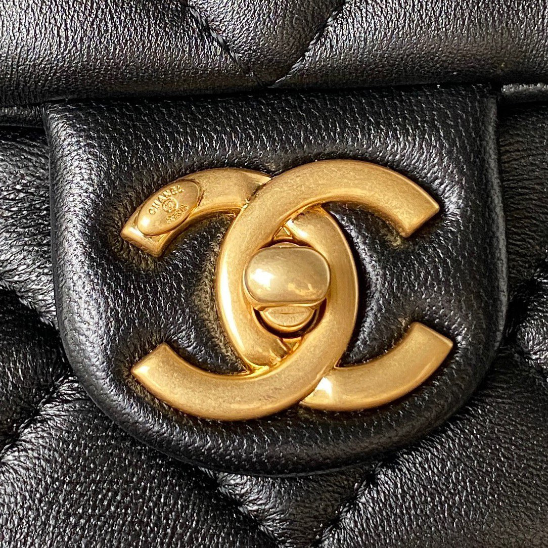 Ch**el SMALL CLASSIC HANDBAG GRAINED SHINY CALFSKIN & Gold-TONE METAL black 5.7 × 9 × 2.3 IN