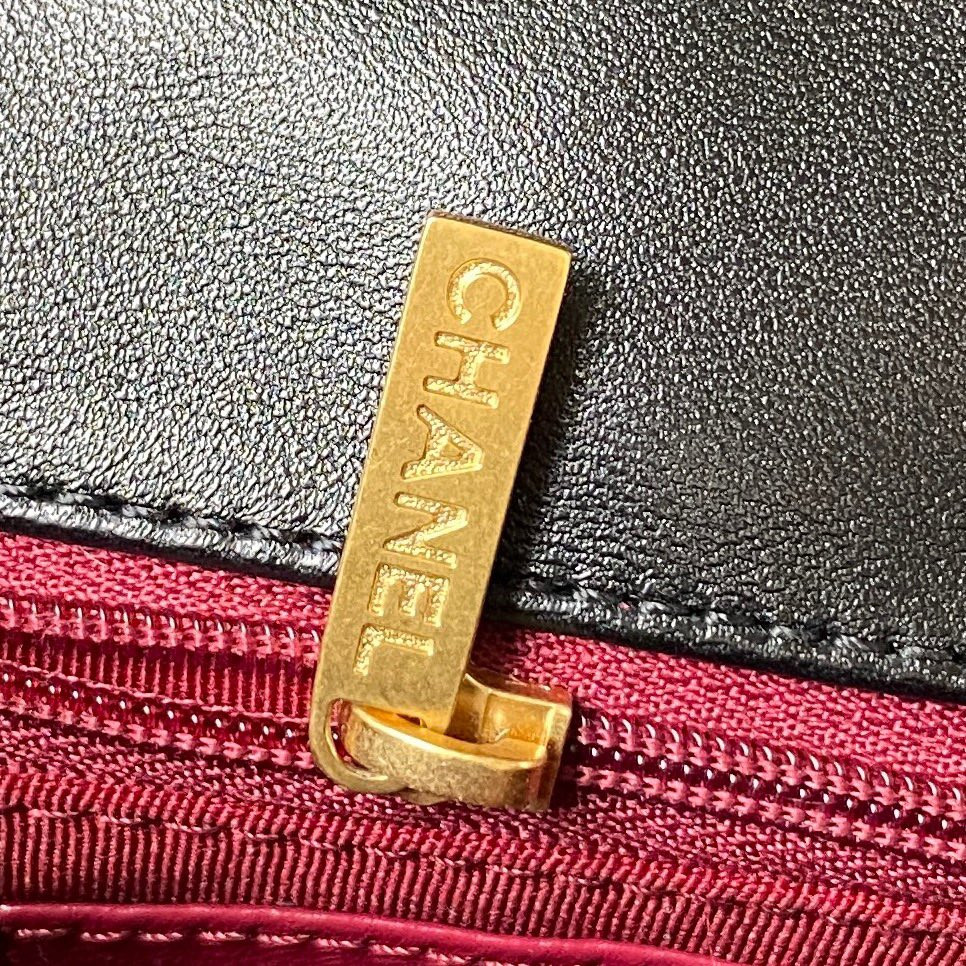 Ch**el SMALL CLASSIC HANDBAG GRAINED SHINY CALFSKIN & Gold-TONE METAL black 5.7 × 9 × 2.3 IN