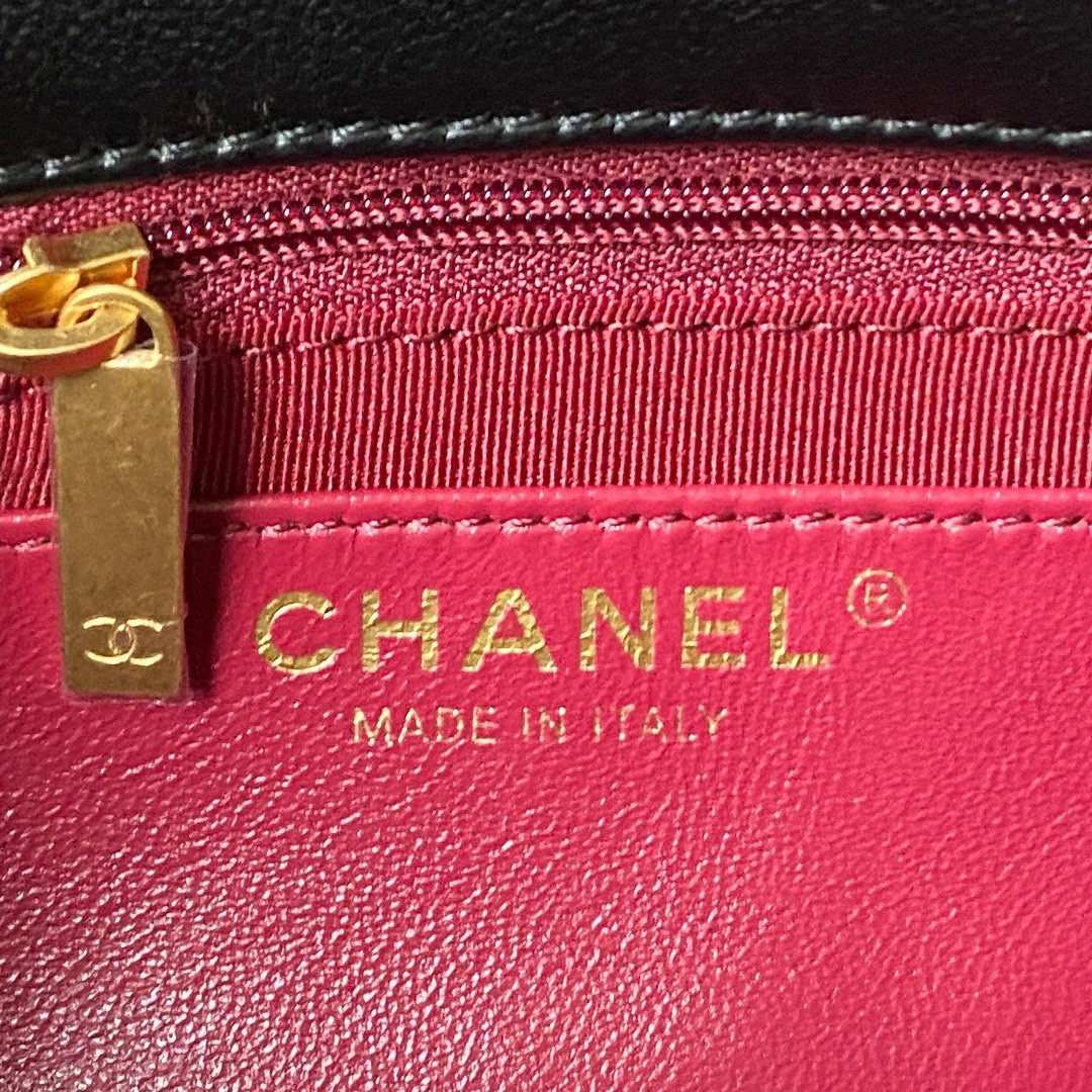 Ch**el SMALL CLASSIC HANDBAG GRAINED SHINY CALFSKIN & Gold-TONE METAL black 5.7 × 9 × 2.3 IN