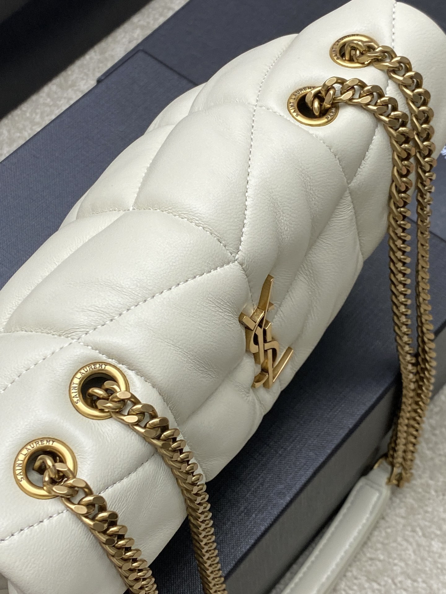Y51 PUFFER IN LEATHER WHITE 23 X 15.5 X 5.8 CM