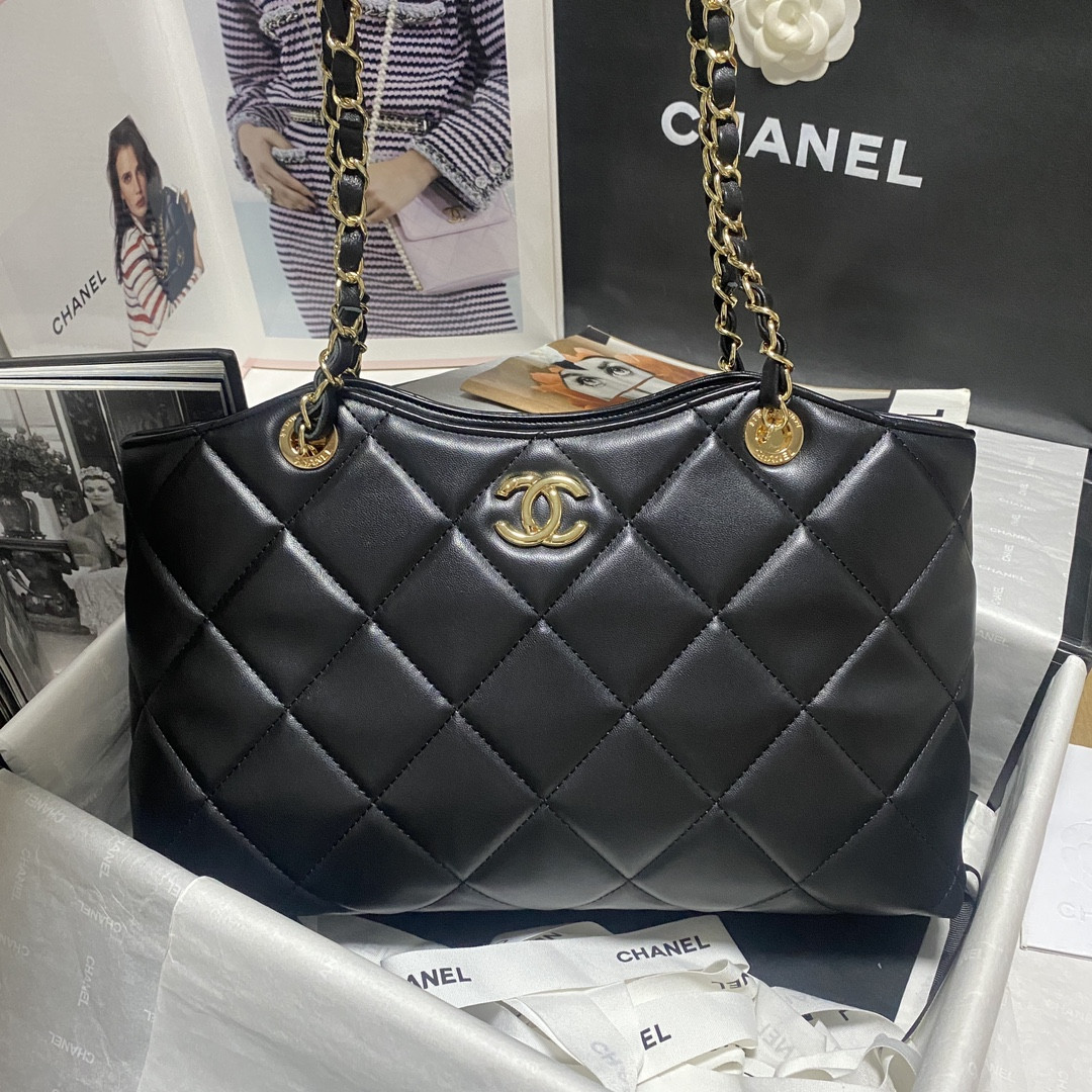 Ch**el Shiny Leather Large Shopper Tote Black 33×21×7.5 cm