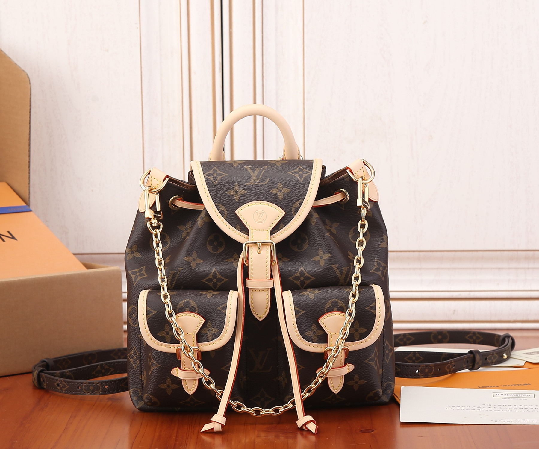 LV Excursion PM M46932 8.3 x 9.1 x 3.9 inches