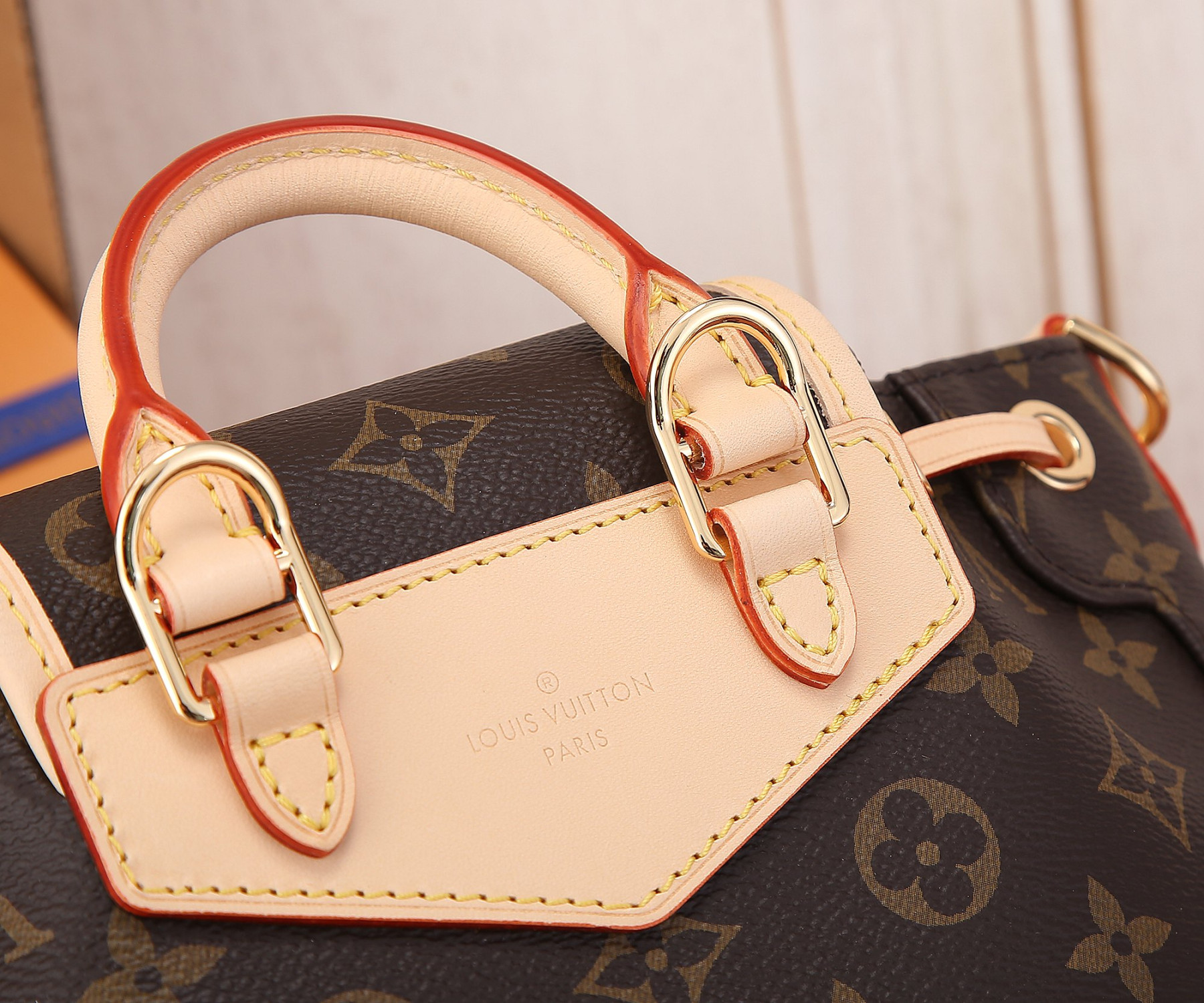 LV Excursion PM M46932 8.3 x 9.1 x 3.9 inches