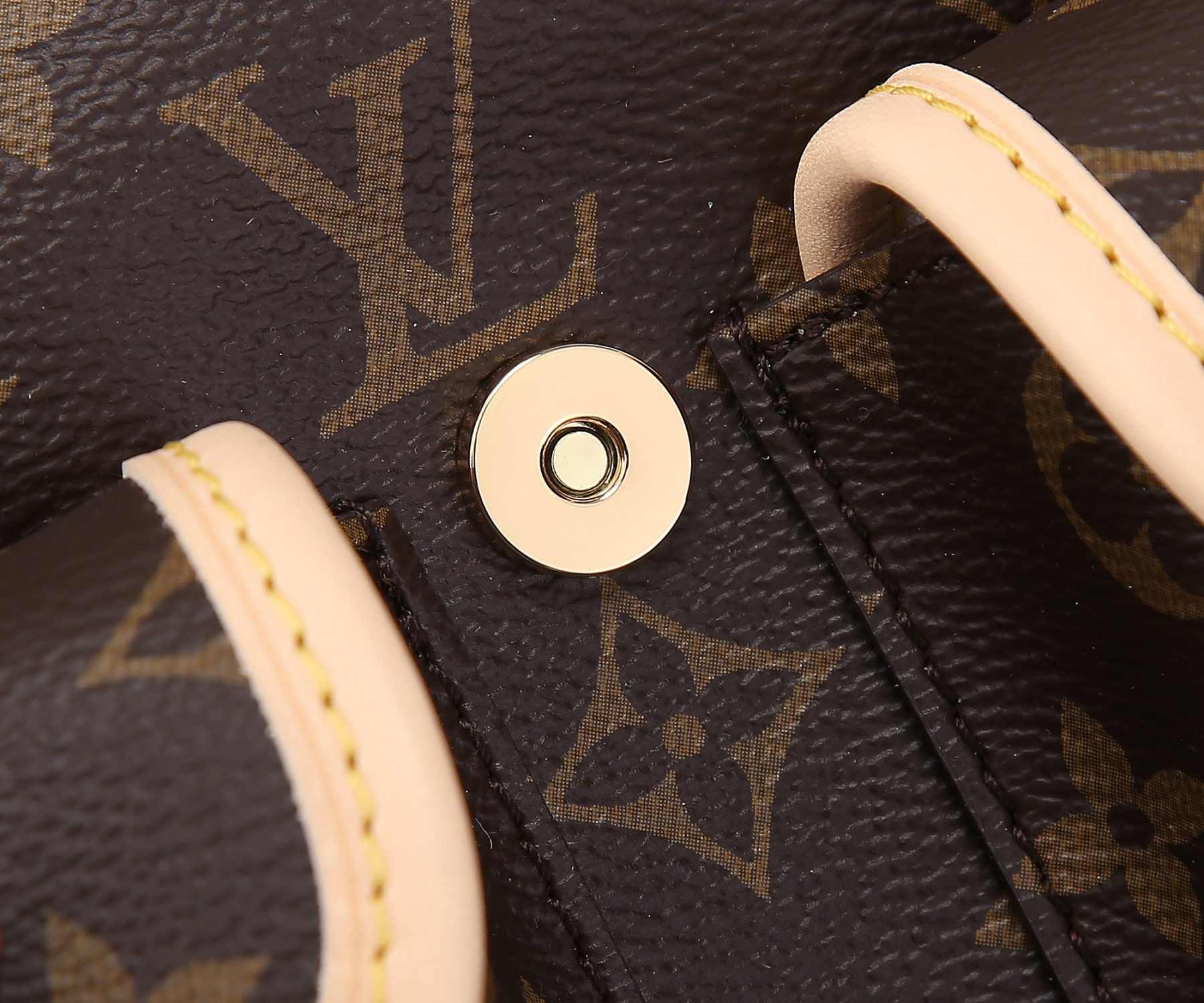 LV Excursion PM M46932 8.3 x 9.1 x 3.9 inches