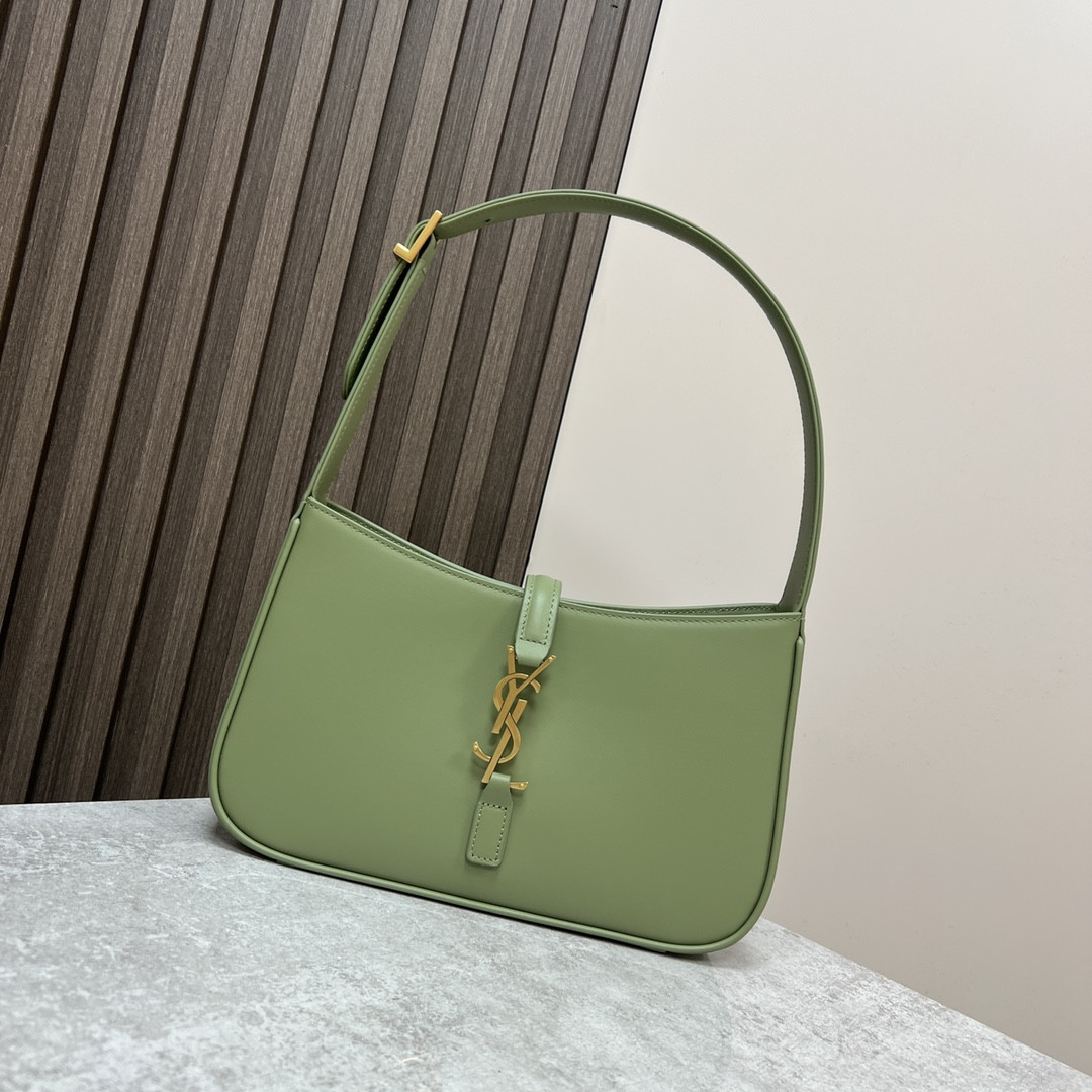 Y51 LE 5 À 7 IN SMOOTH LEATHER GREEN 9 X 6.3 X 2.5 INCHES