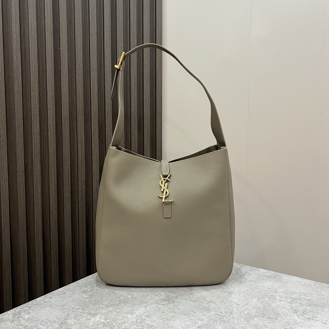 Y51 LE 5 À 7 S*pPLE LARGE IN SMOOTH LEATHER LIGHT GRAY 11.8" X 11" X 4.3"