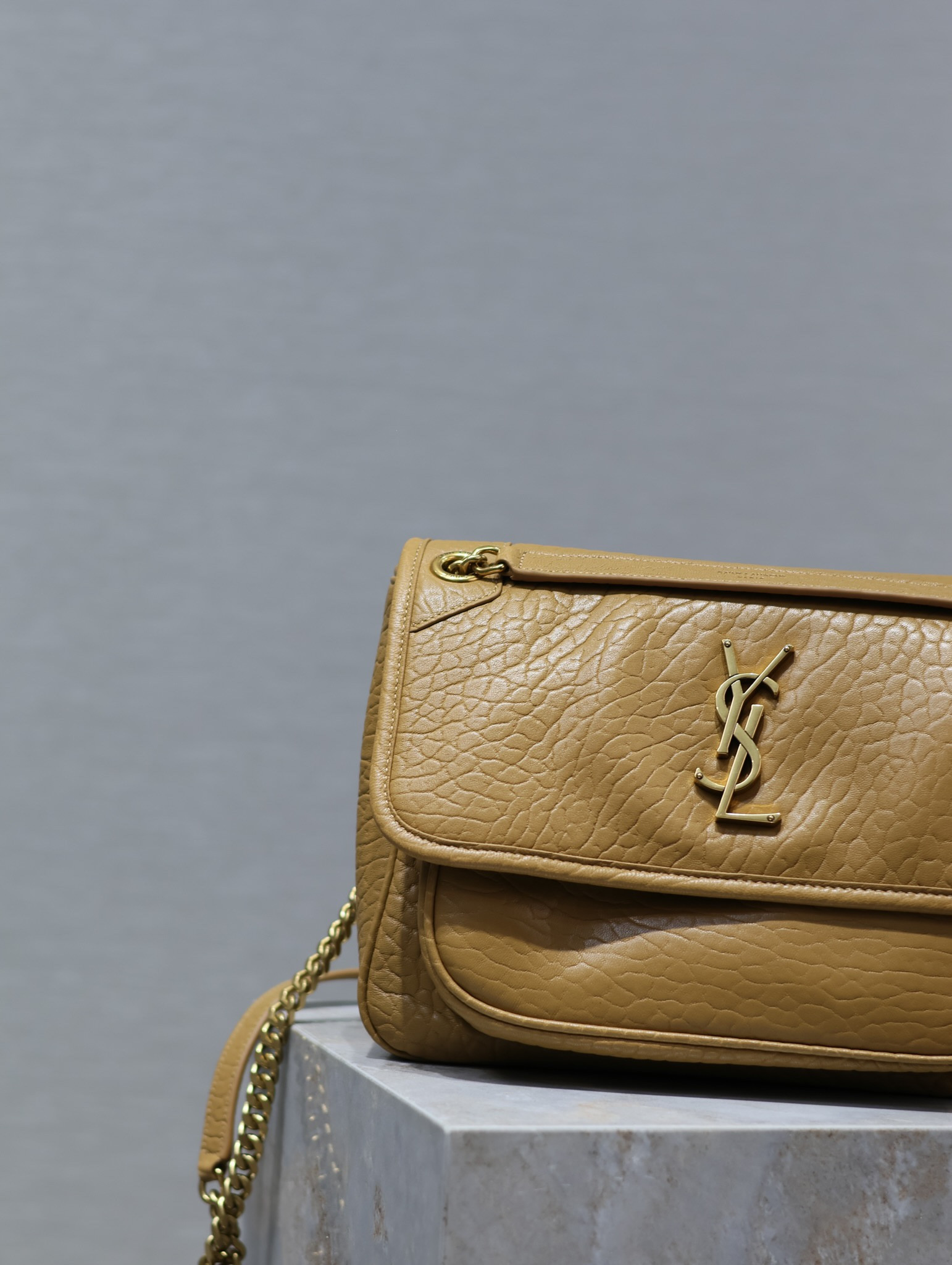 Y51 NIKI MEDIUM IN VINTAGE LEATHER DARK CORK 11 X 7.8 X 3.3 INCHES