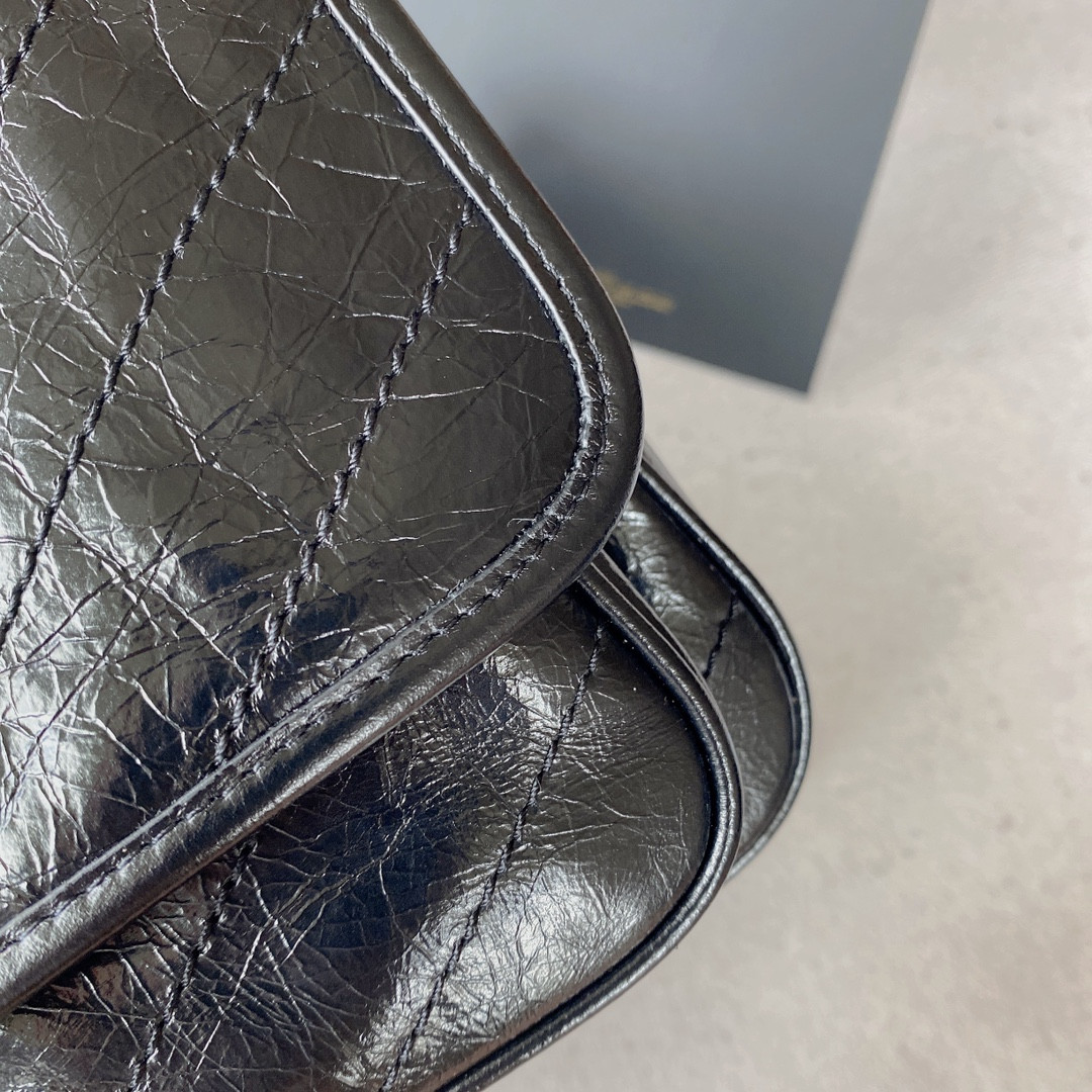 Y51 NIKI BABY IN VINTAGE LEATHER NOIR 8.2 X 6 X 2.9 INCHES