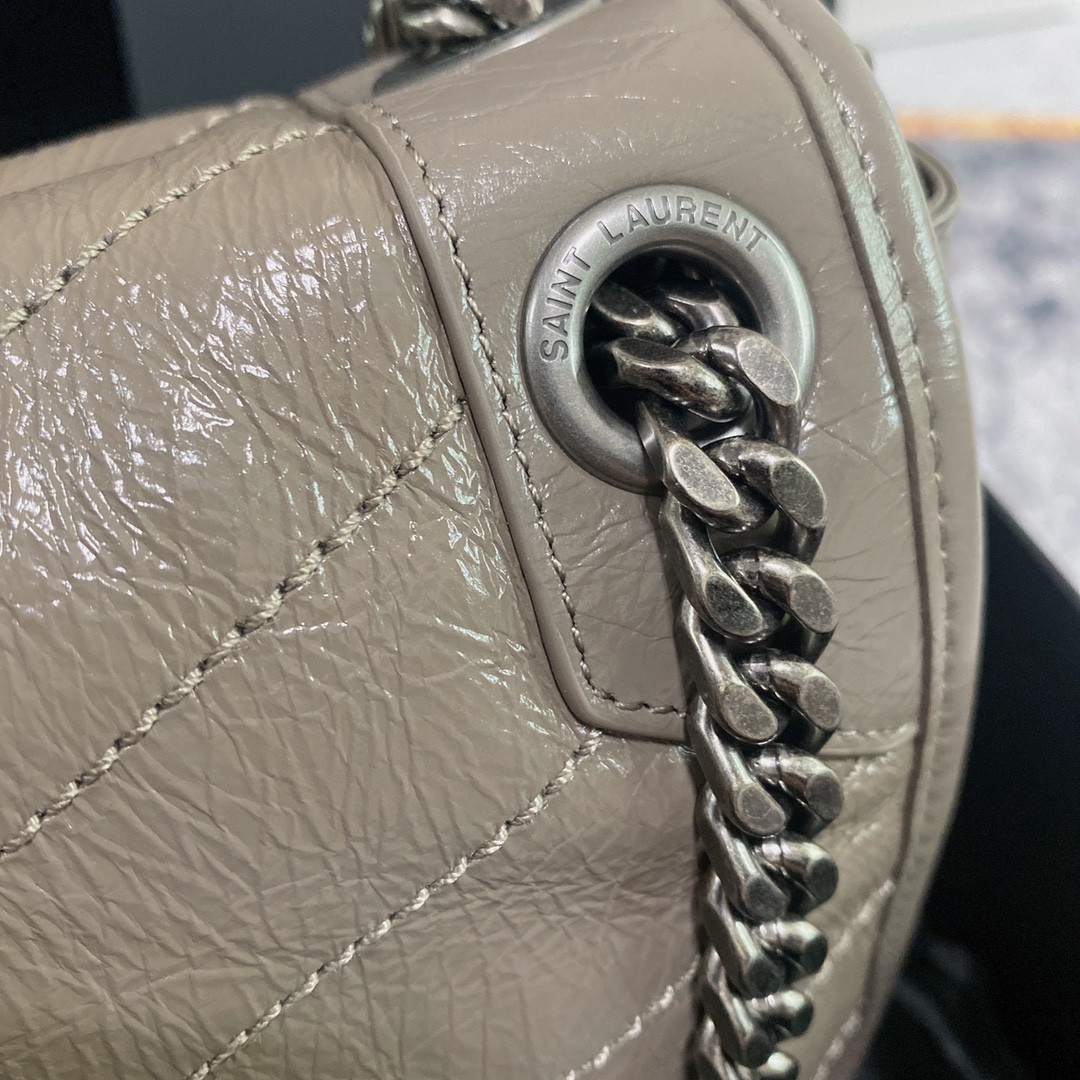 Y51 NIKI MEDIUM IN VINTAGE LEATHER LIGHT GRAY 11 X 7.8 X 3.3 INCHES