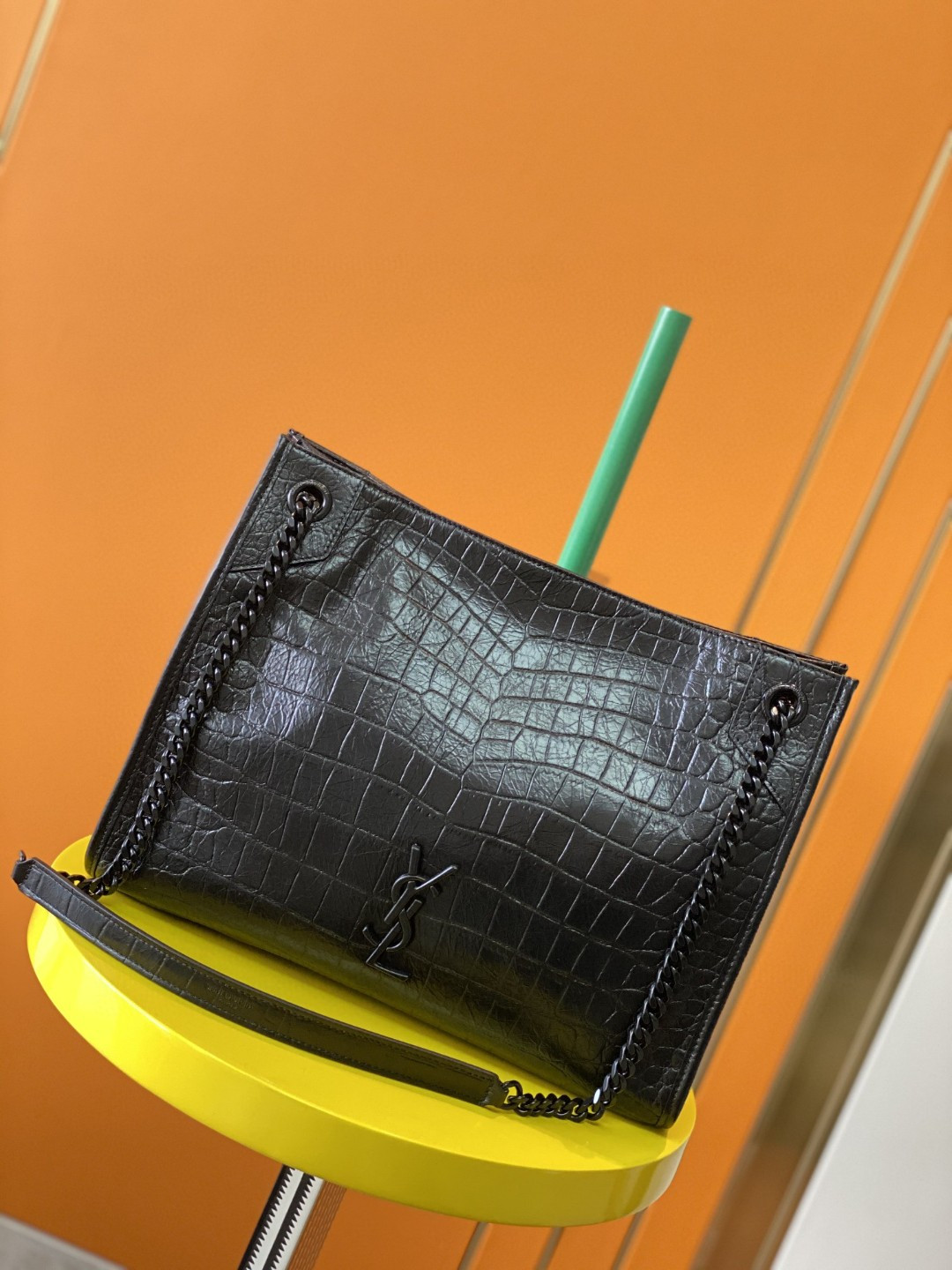 Y51 NIKI SHOPPING IN CROCODILE-EMBOSSED LEATHER 12.9 X 10.6 X 4.5 INCHES