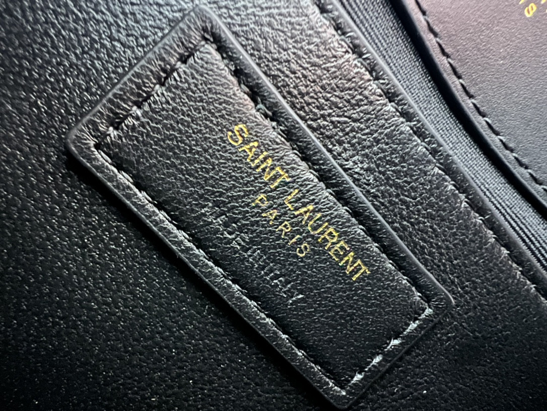 Y51 KATE MEDIUM IN SMOOTH LEATHER BLACK 9.4 X 5.7 X 2.1 INCHES