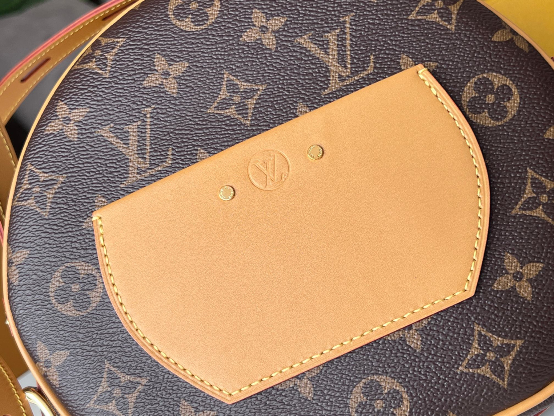 LV BOITE CHAPEAU SOUPLE M52294