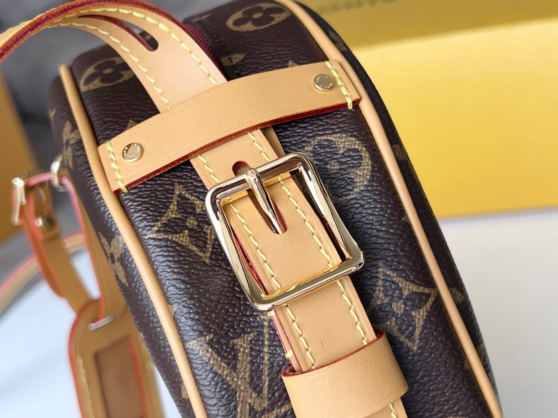 LV BOITE CHAPEAU SOUPLE M52294