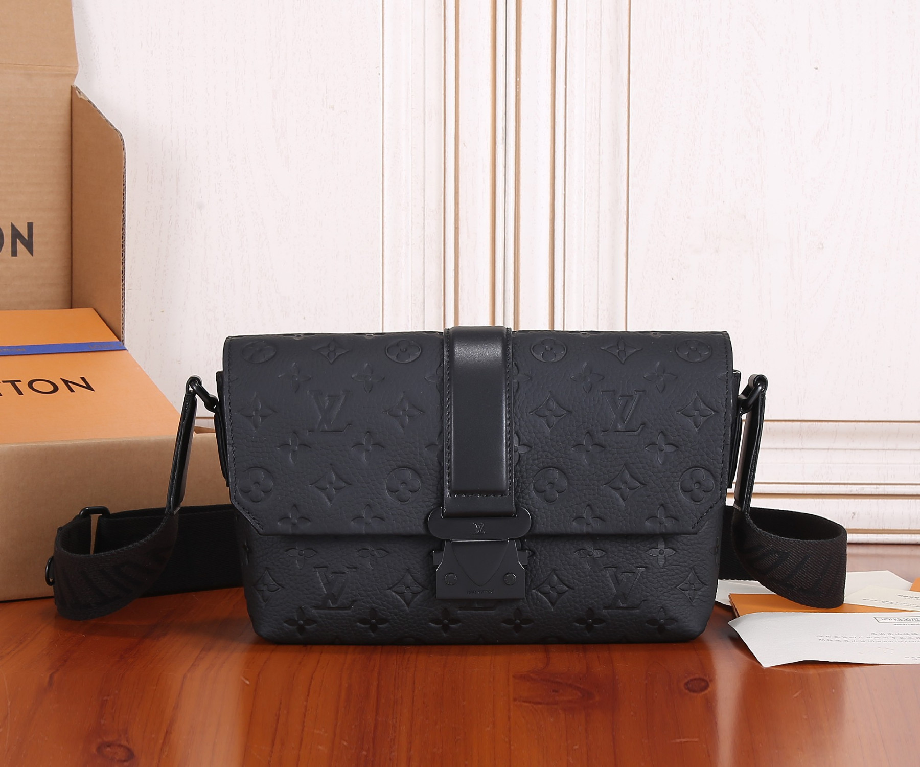 LV S-Cape Messenger M23741 28x16x10cm