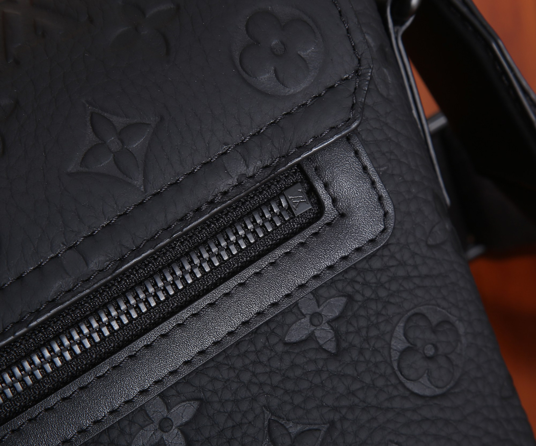 LV S-Cape Messenger M23741 28x16x10cm