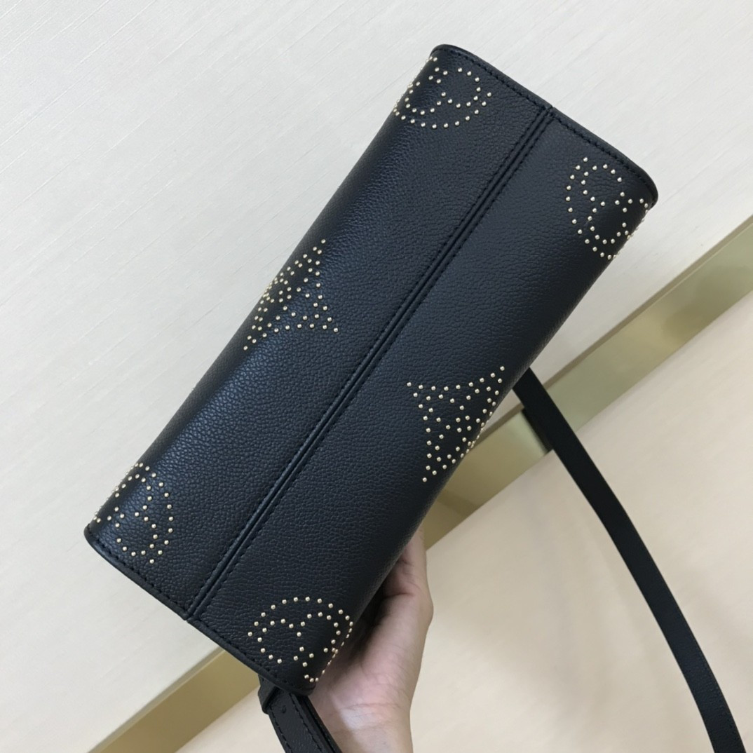 LV M46733 OnTheGo PM 25 x 19 x 11.5 cm