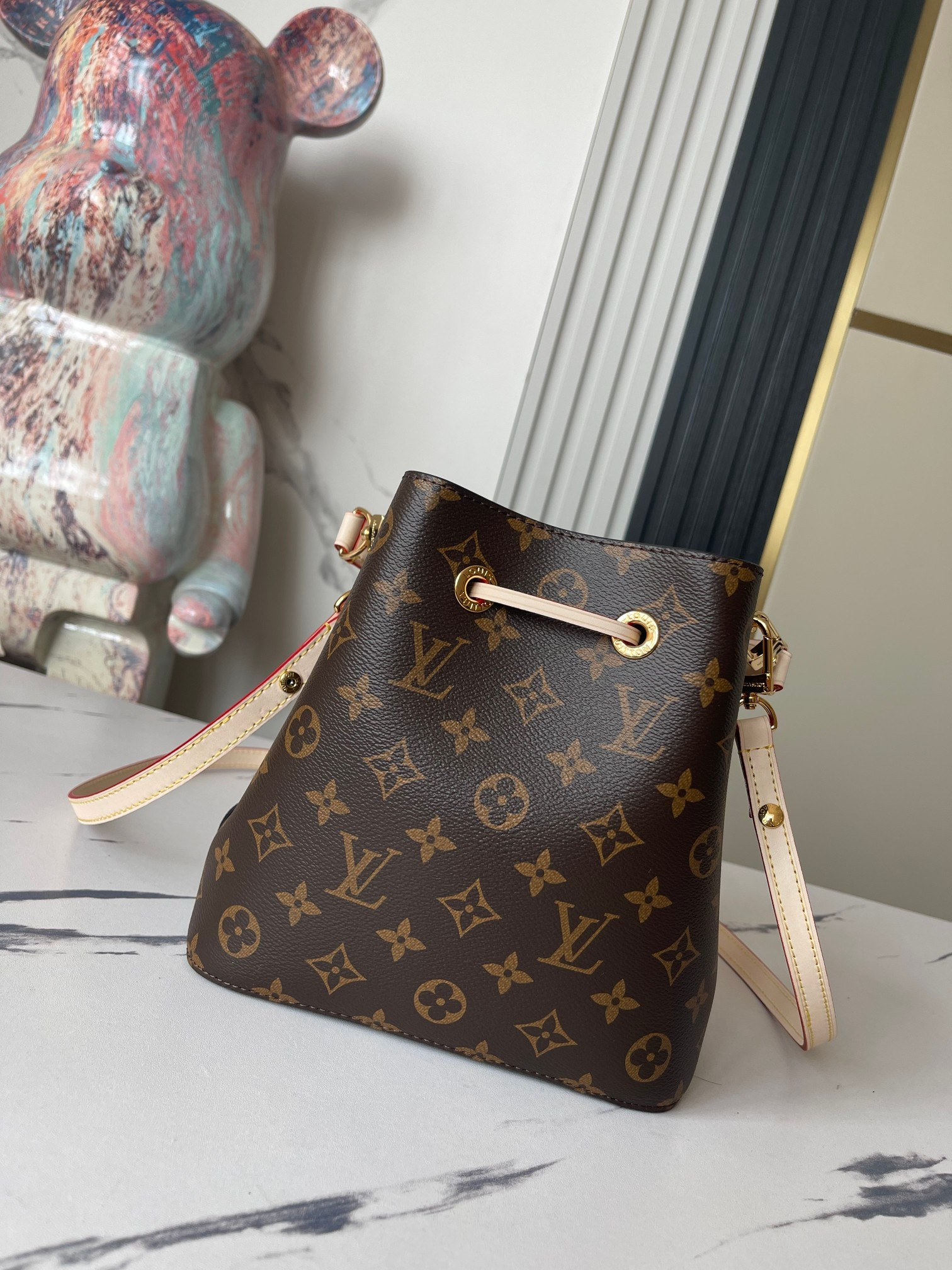 LV M46581 Néonoé BB 7.9 x 7.9 x 5.1 inches