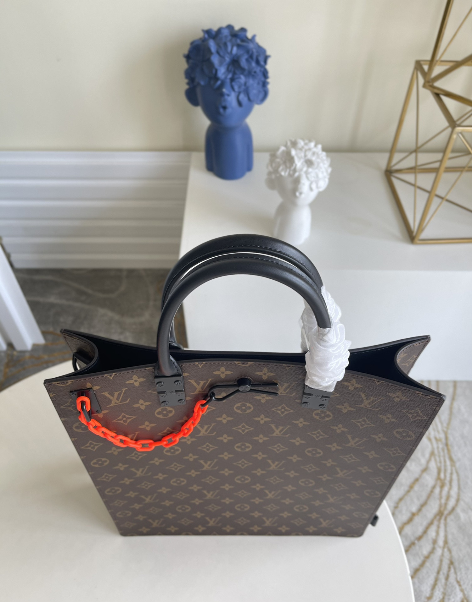 LV Virgil Abloh M44475 36 x 36 x 9 cm