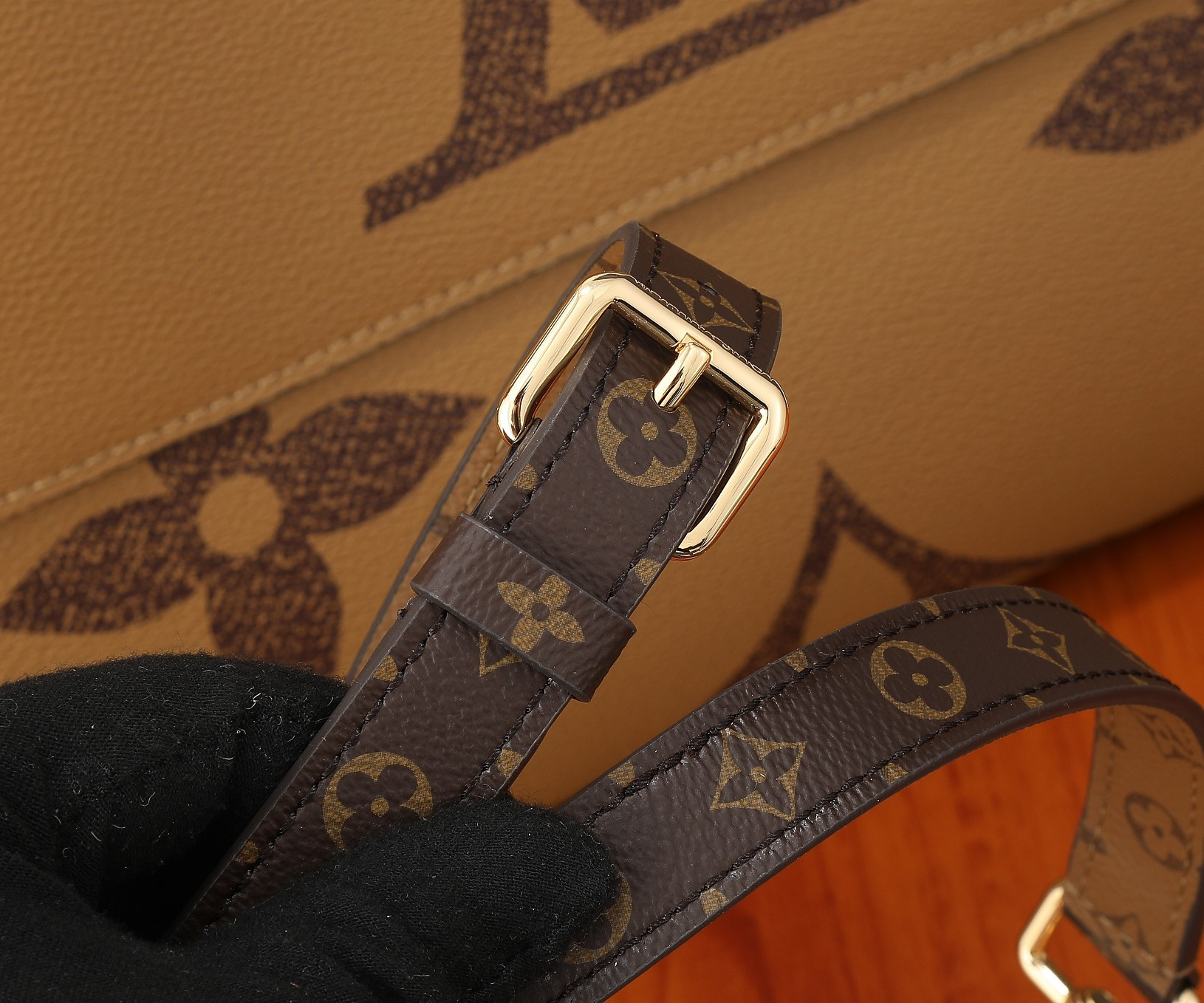 LV OnTheGo Voyage  M46823 16.9 x 13 x 7.3 inches