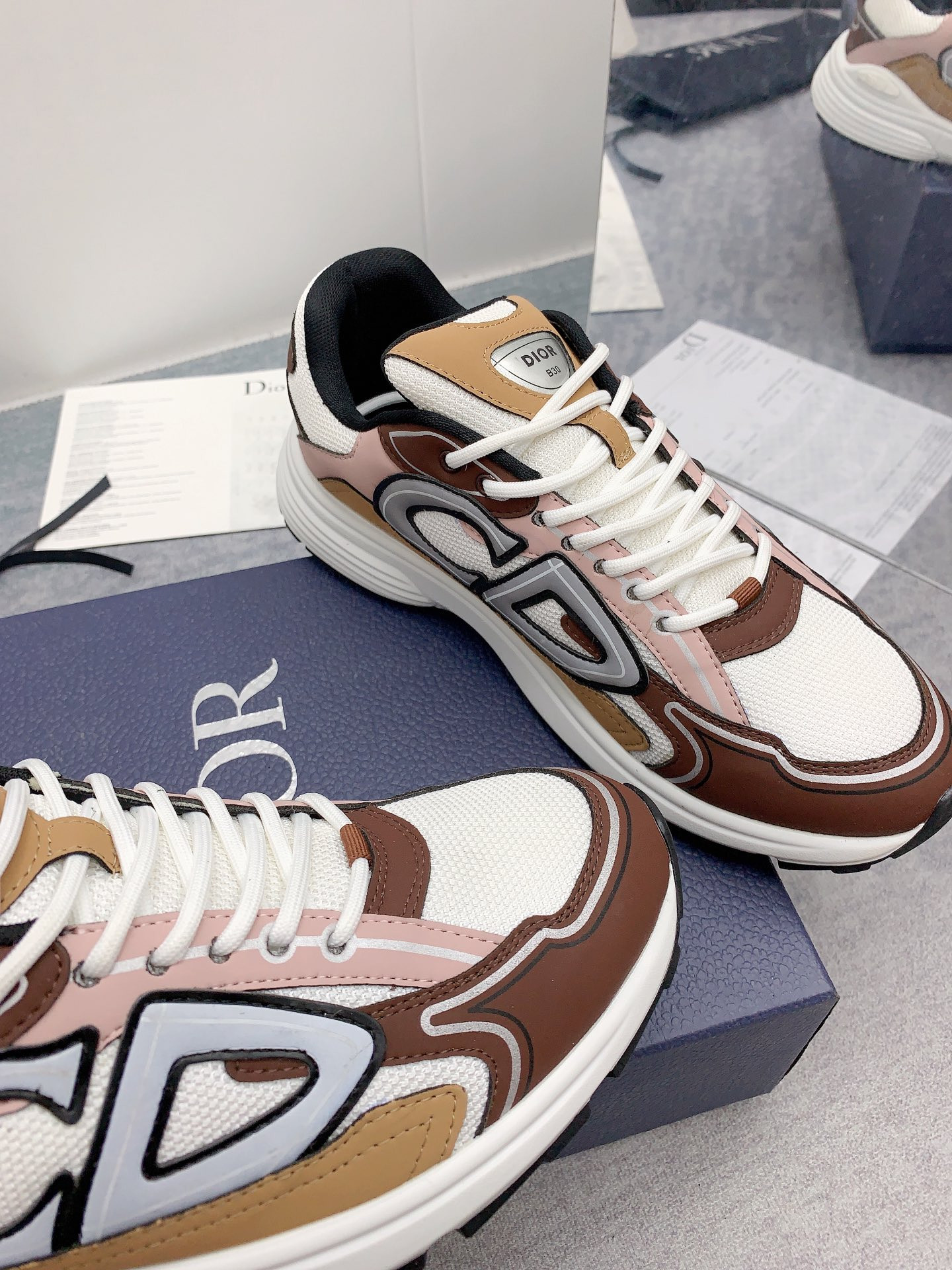 UA D10r B30 White Brown Beige