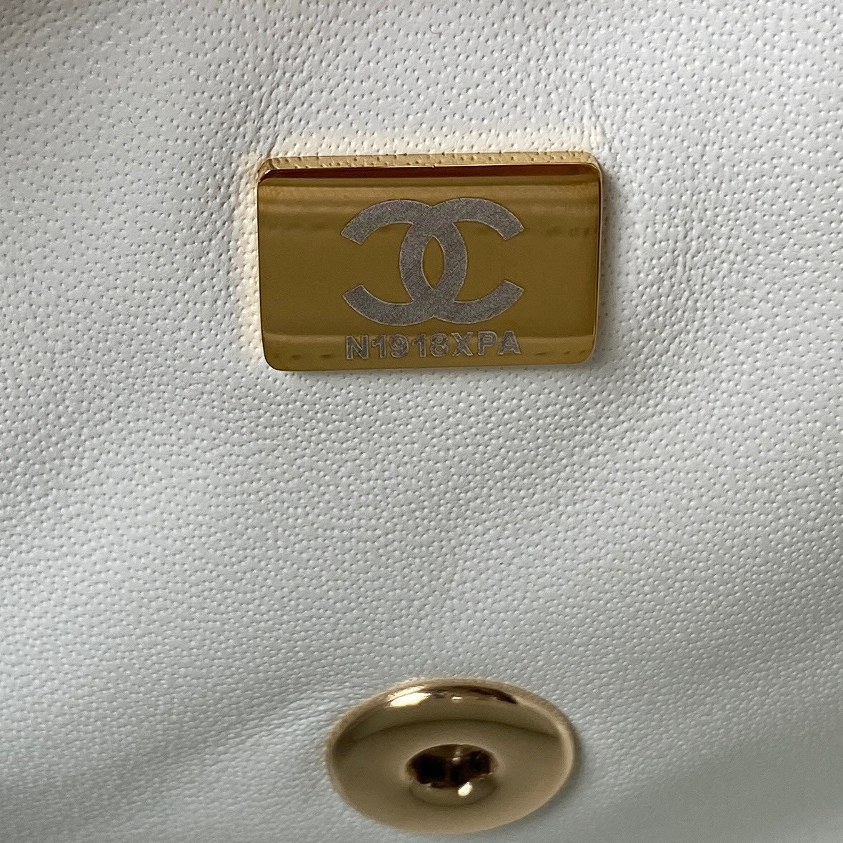 Ch**el Mini Classic Handbag With Top Handle 12 × 20 × 6 cm
