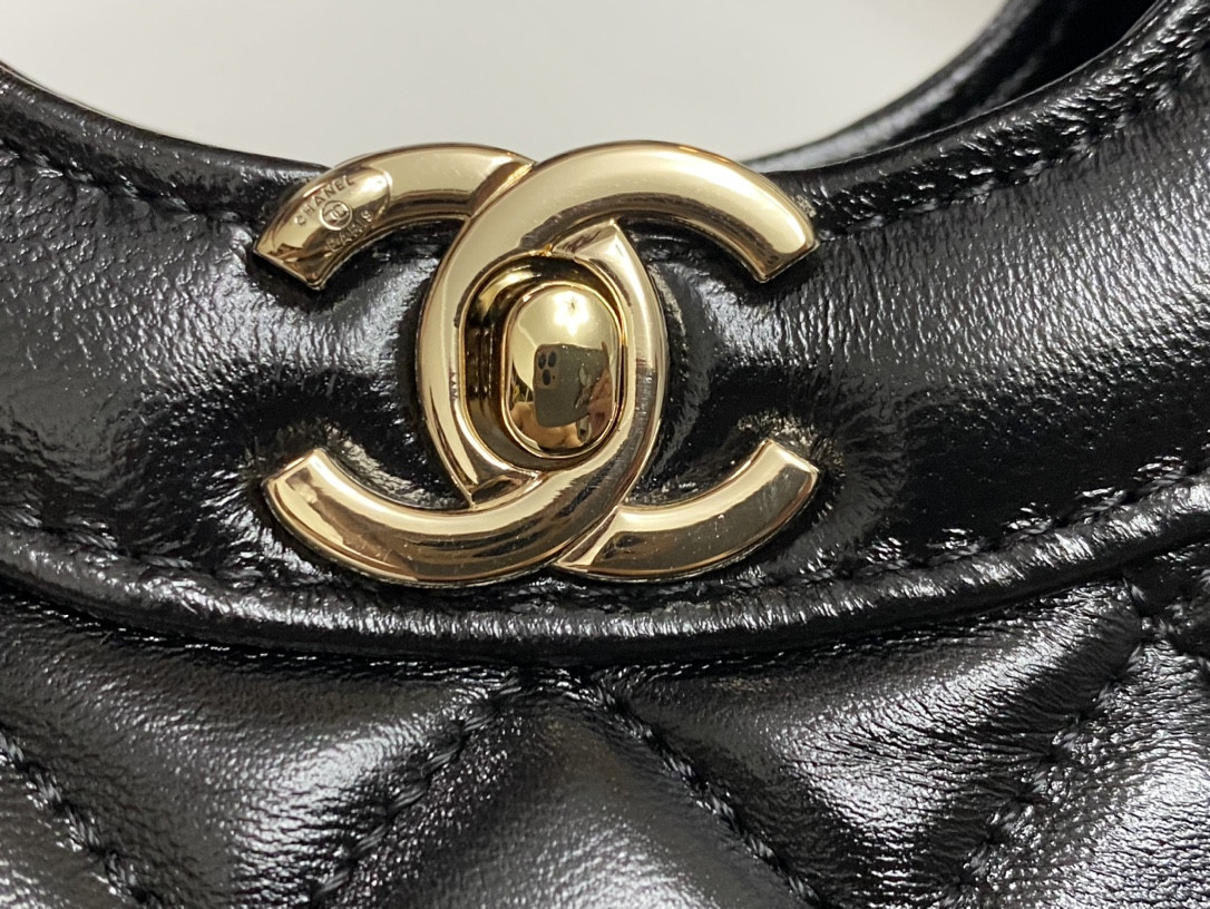 Ch**el MINI SHOPPING BAG Shiny Lambskin & Gold-Tone Metal Black 22x23x5.5cm