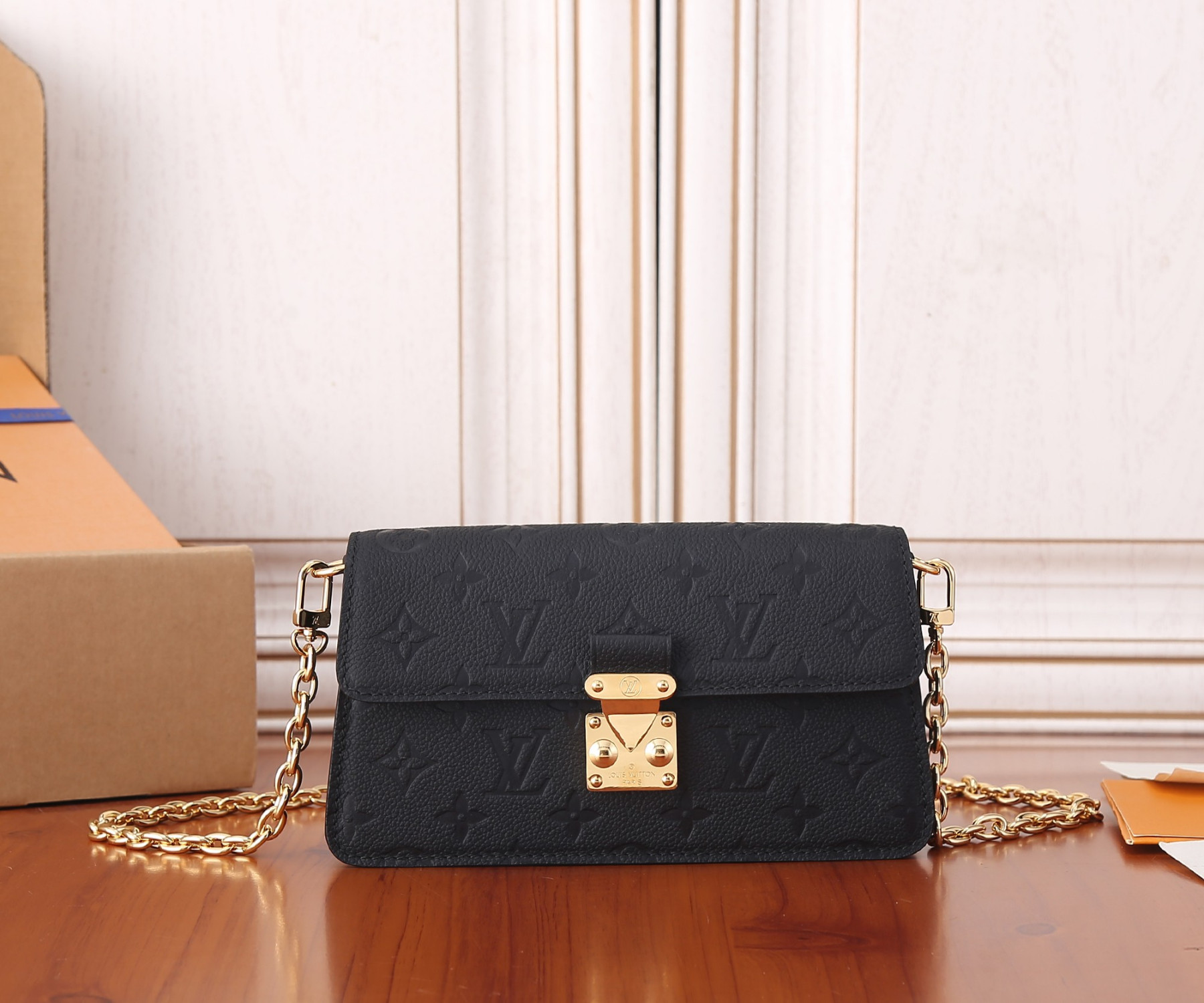 LV Wallet On Chain Métis   M82637 7.5 x 4.3 x 2.2 inches