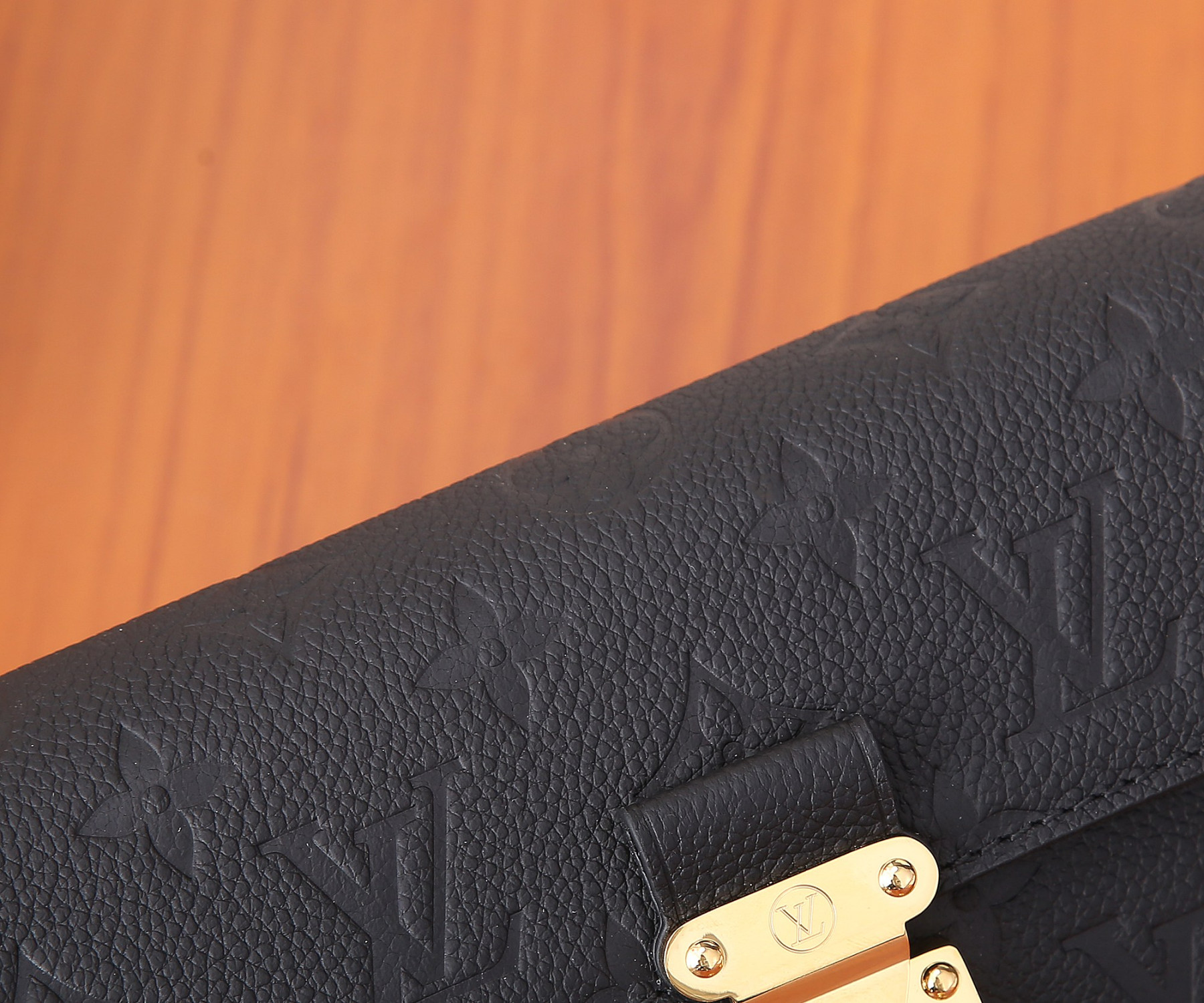 LV Wallet On Chain Métis   M82637 7.5 x 4.3 x 2.2 inches