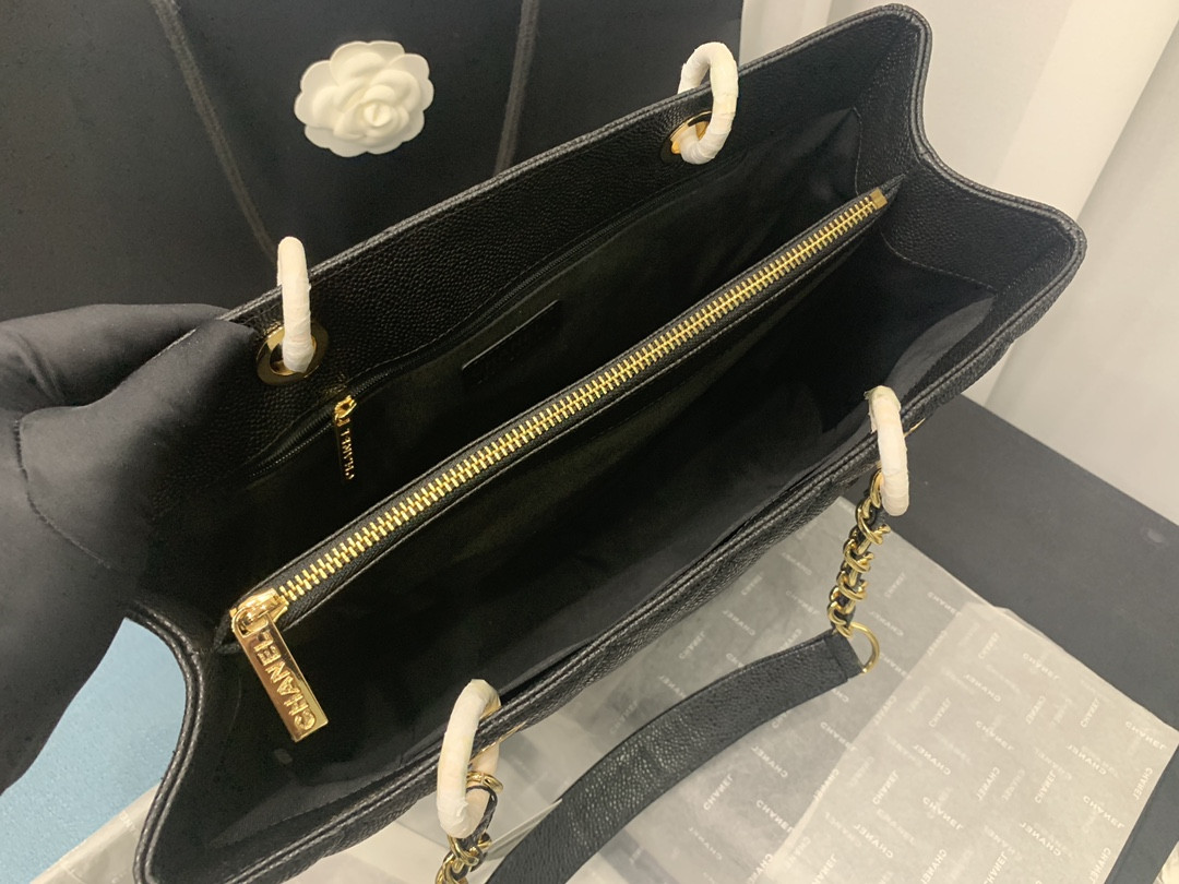 Ch**el GST CAVIAR LEATHER HARDWARE 24X33X13CM