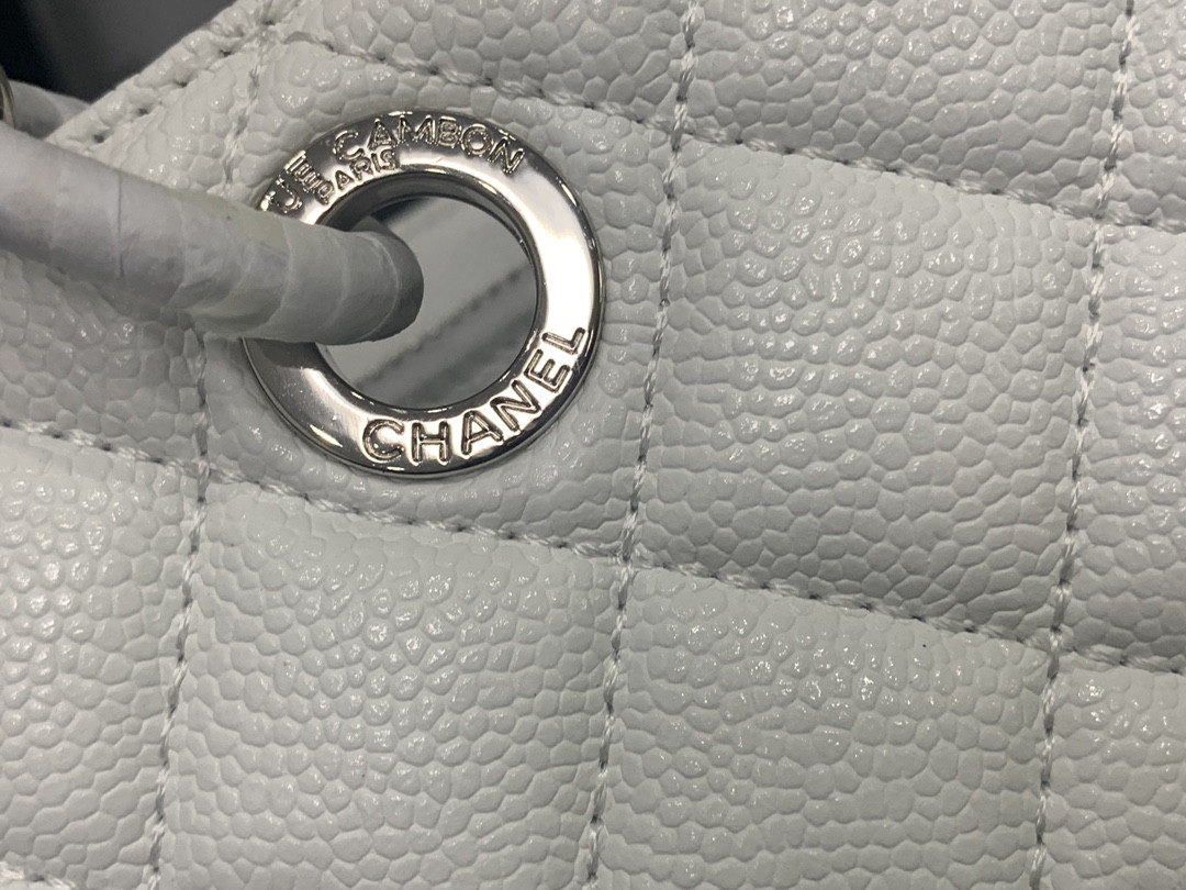 Ch**el GST CAVIAR LEATHER HARDWARE 24X33X13CM