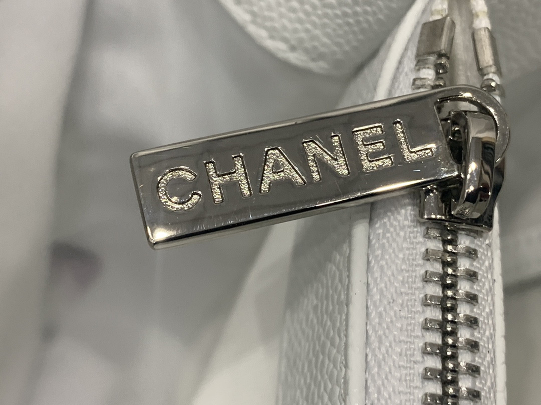Ch**el GST CAVIAR LEATHER HARDWARE 24X33X13CM