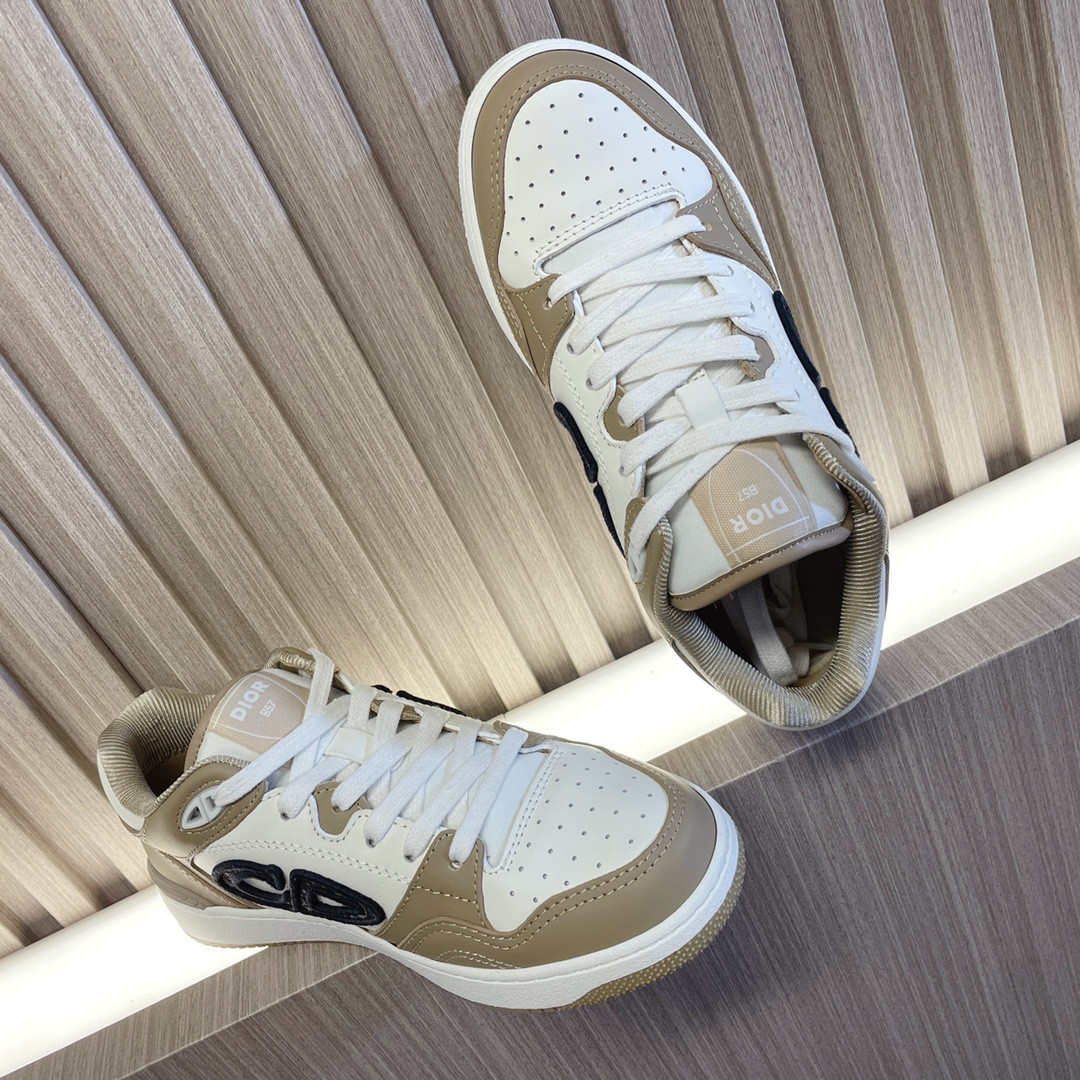 UA D10r B57 Low-Top Sneaker Beige and White