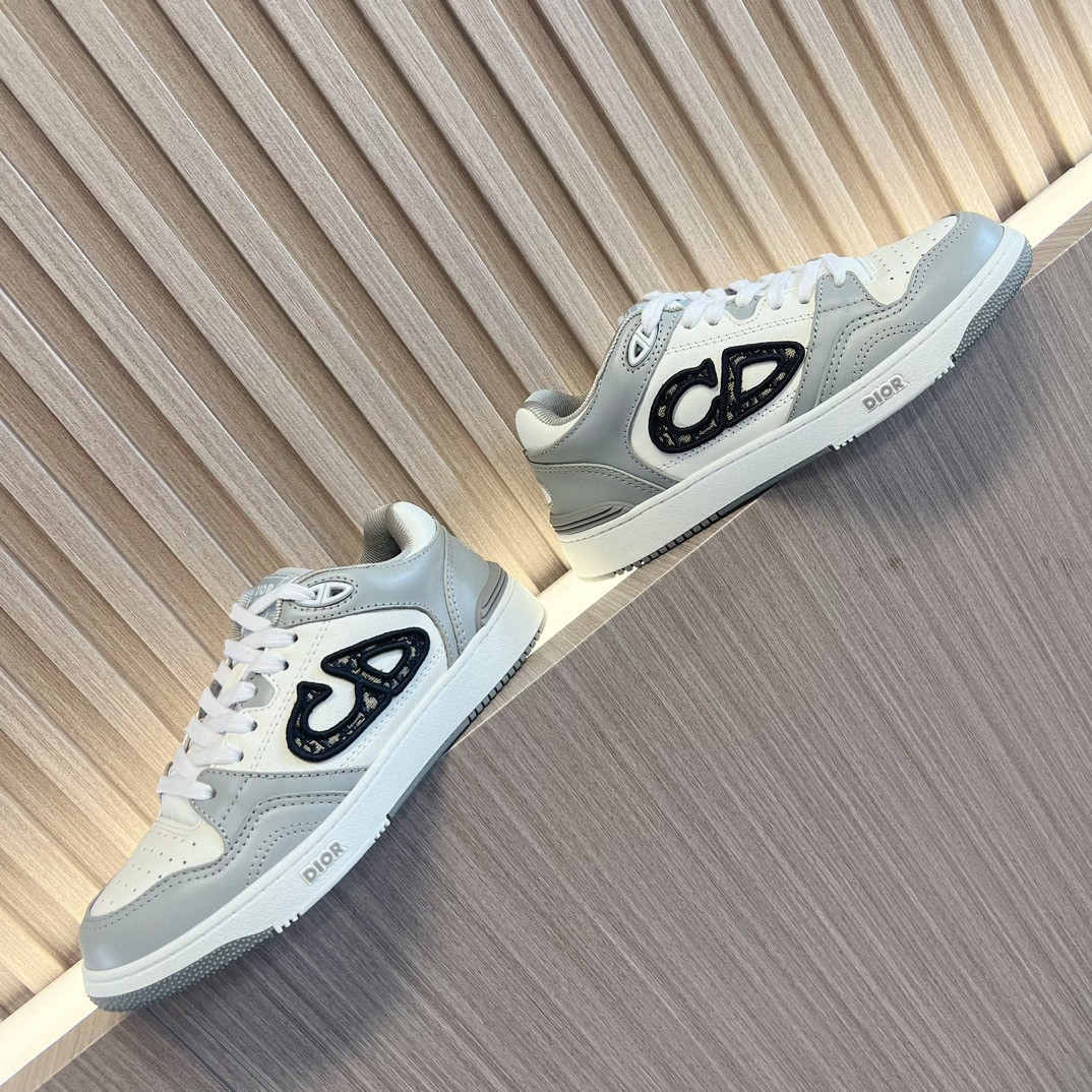 UA D10r B57 Low-Top Sneaker Gray and White