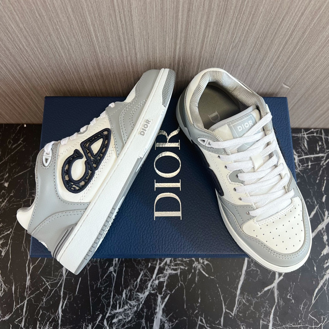 UA D10r B57 Low-Top Sneaker Gray and White