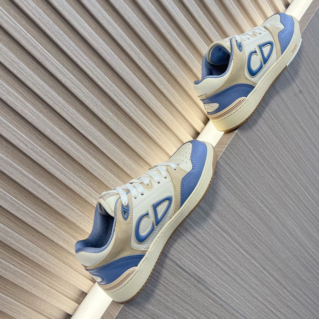 UA D10r B57 Low-Top Sneaker