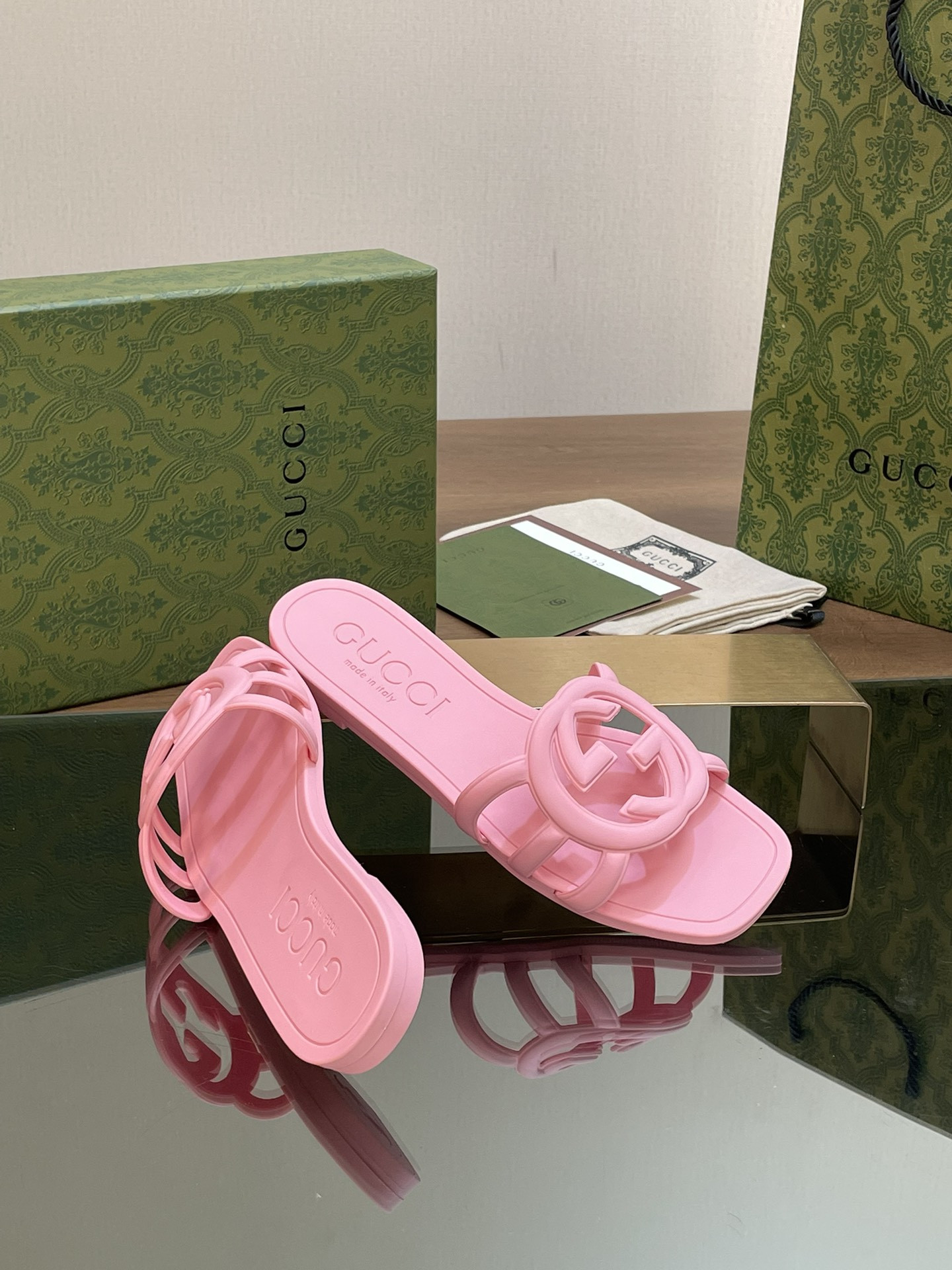 UA Gvc*1 INTERLOCKING G SLIDE SANDAL Pink