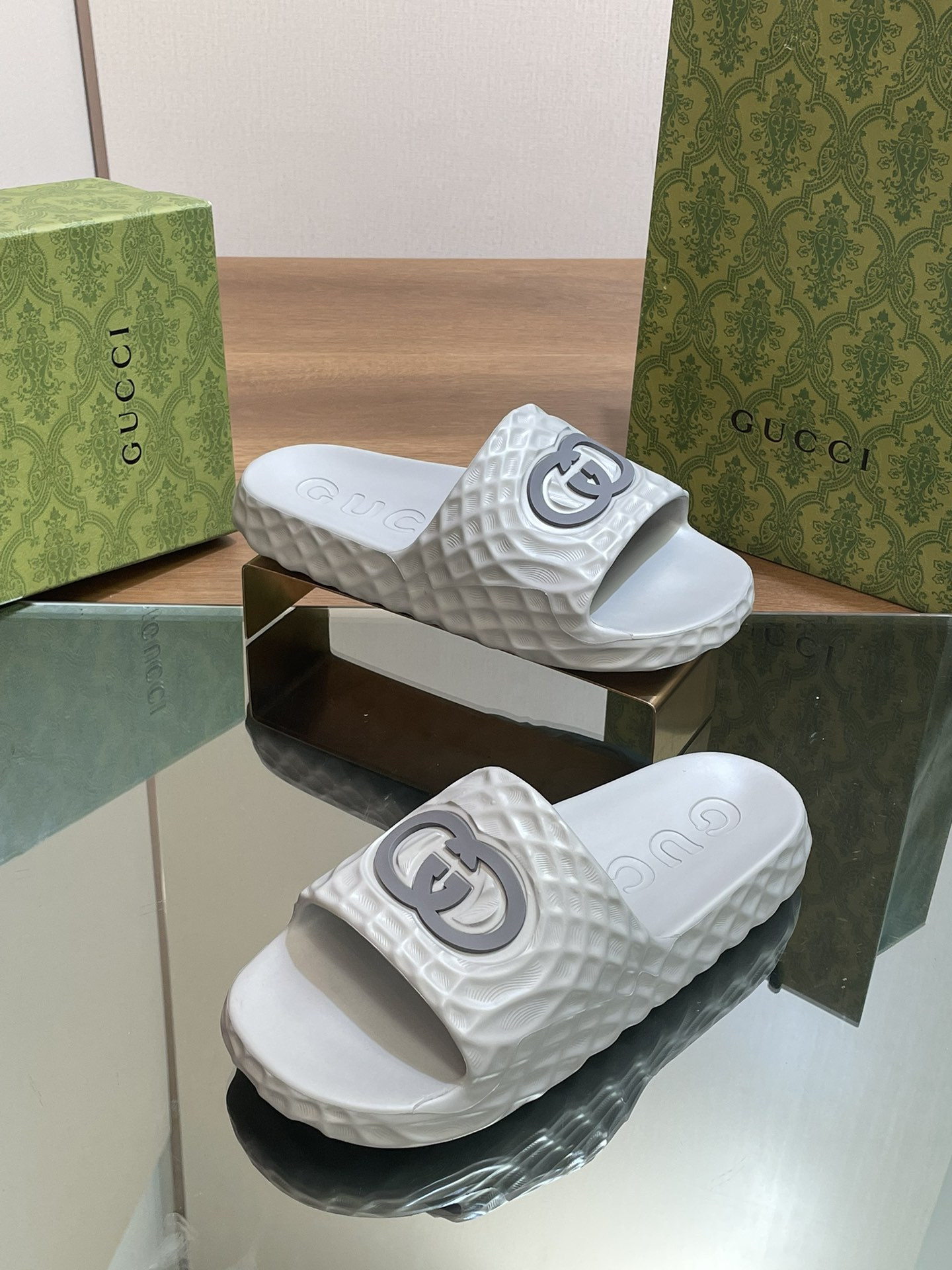 UA Gvc*1 INTERLOCKING G SLIDE SANDAL Gray