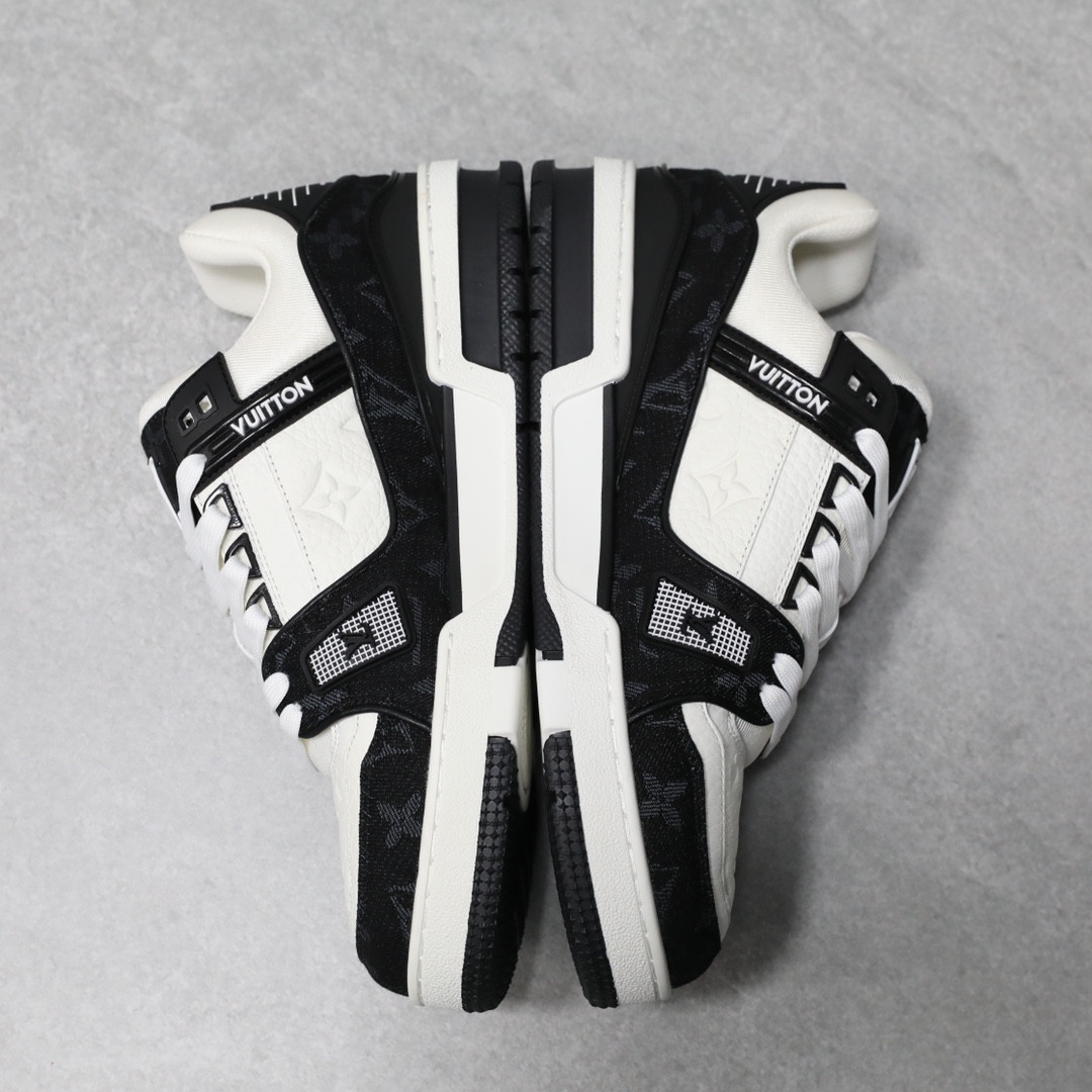 UA LV Trainer Sneaker