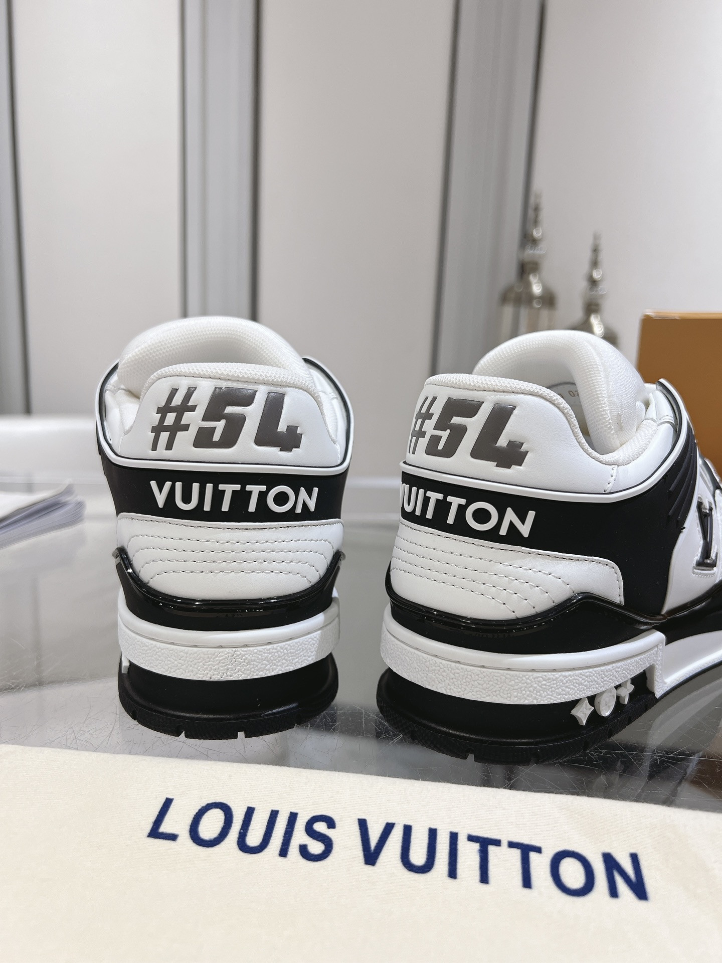 UA LV Trainer Sneaker