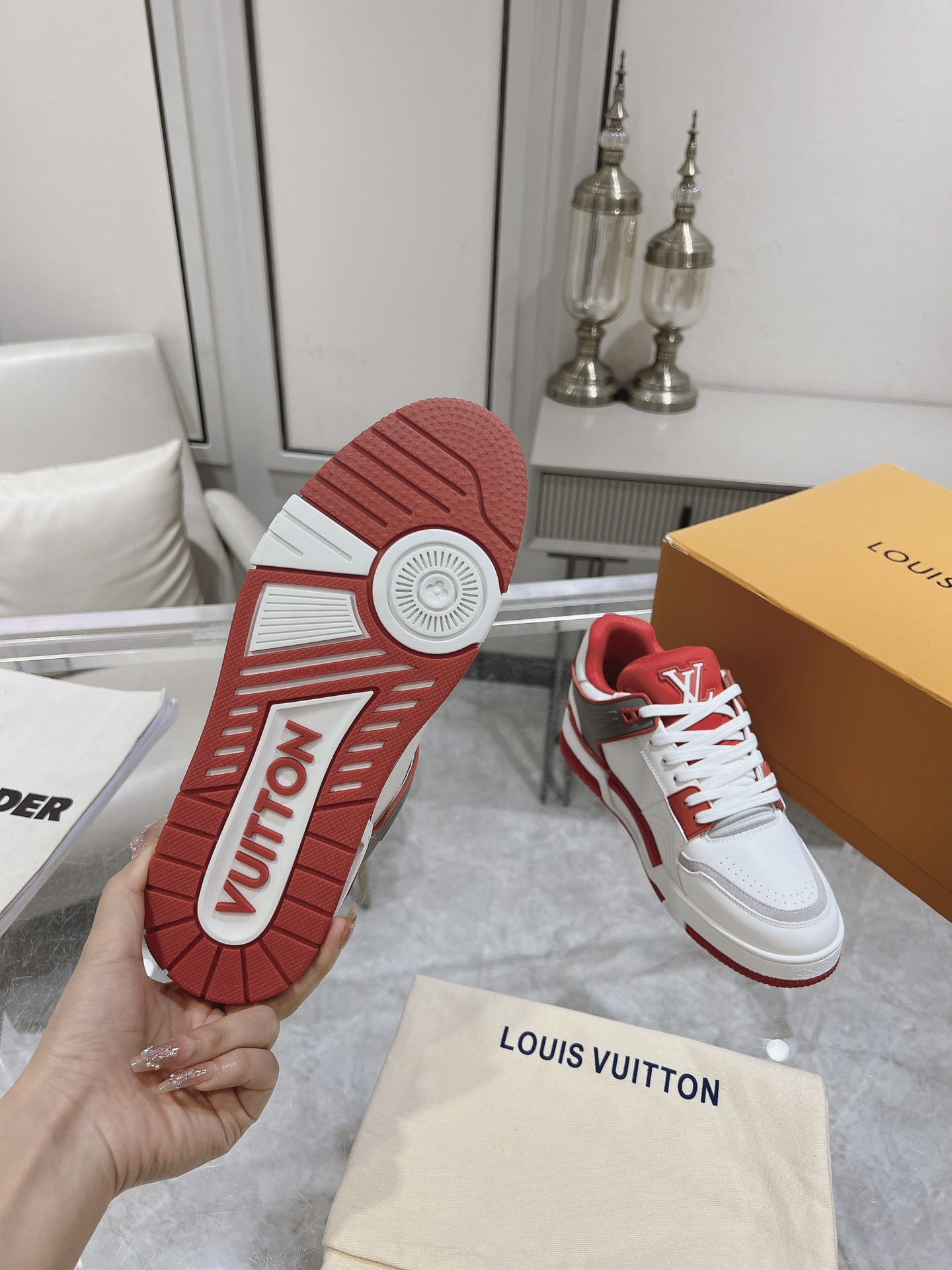 UA LV Trainer Sneaker