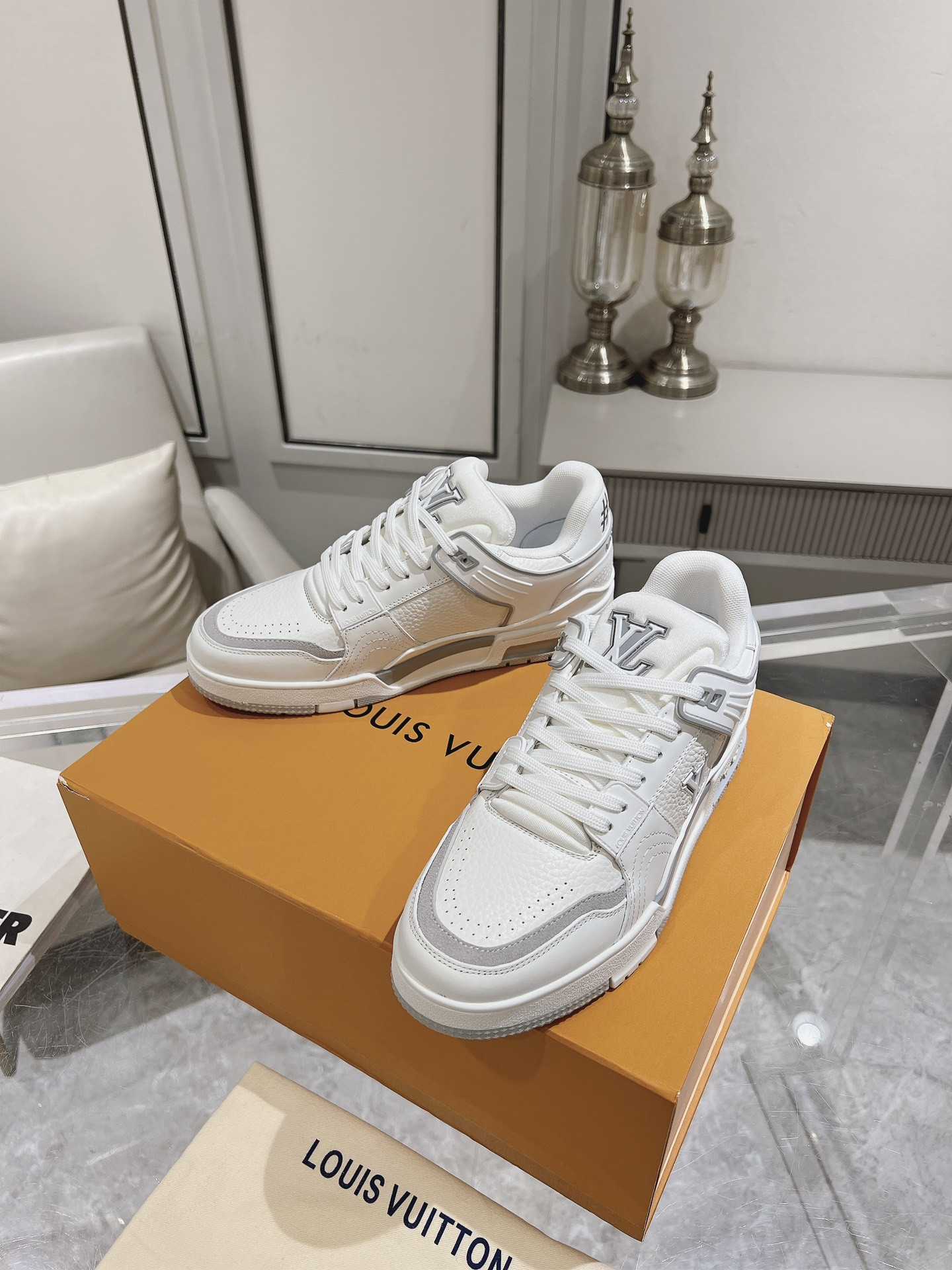 UA LV Trainer Sneaker