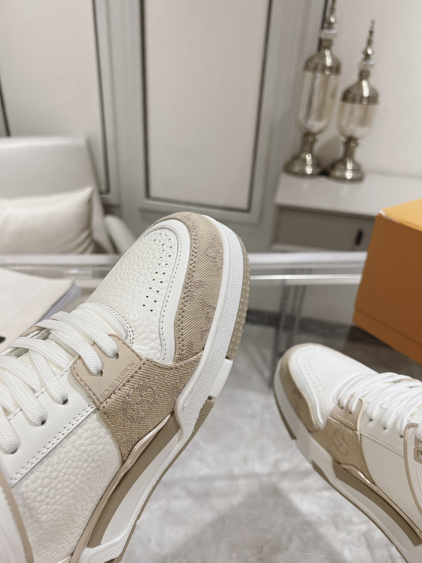 UA LV Trainer Sneaker