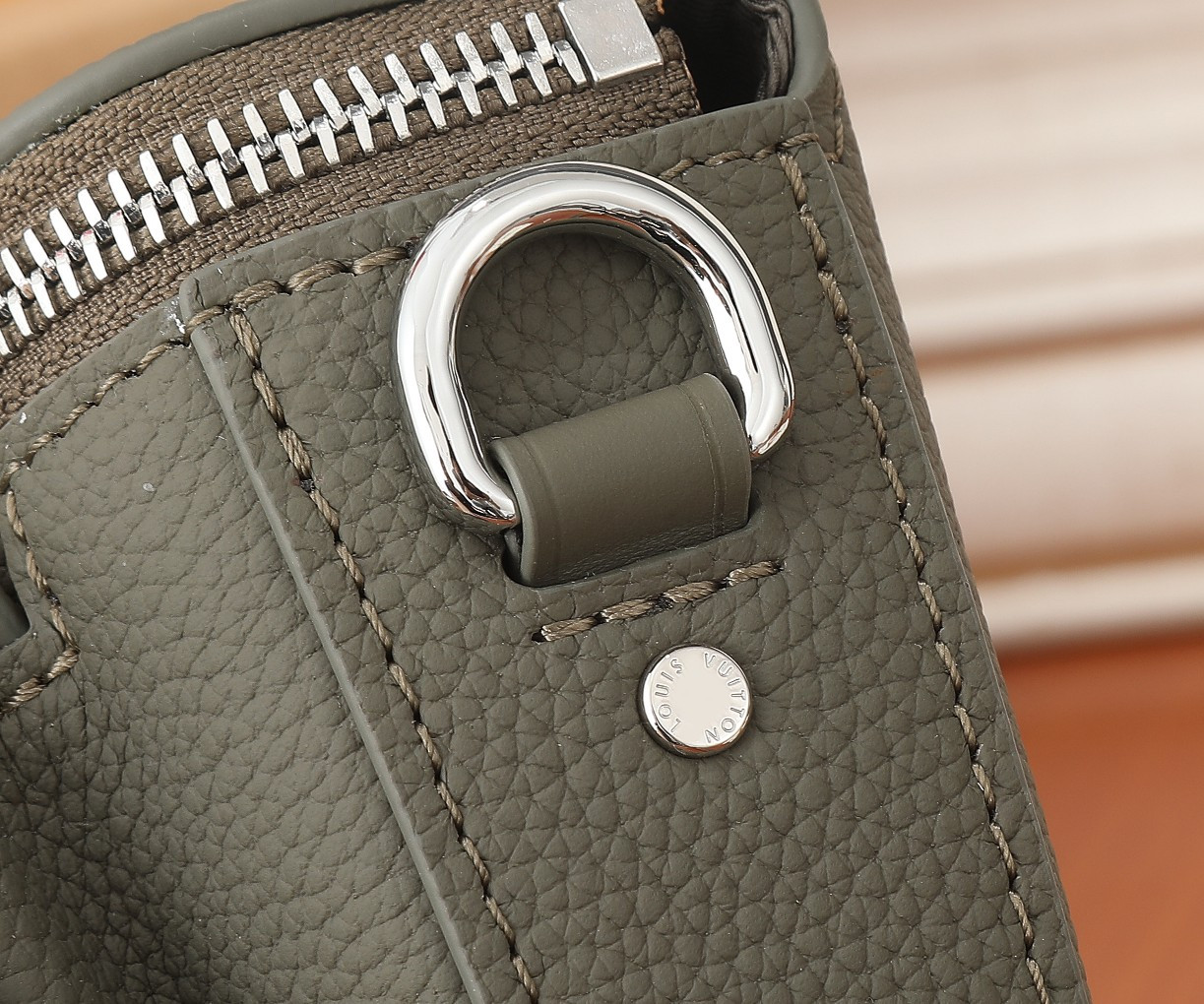 LV Pilot Wearable Wallet M83560 7.9 x 4.7 x 2.2 in