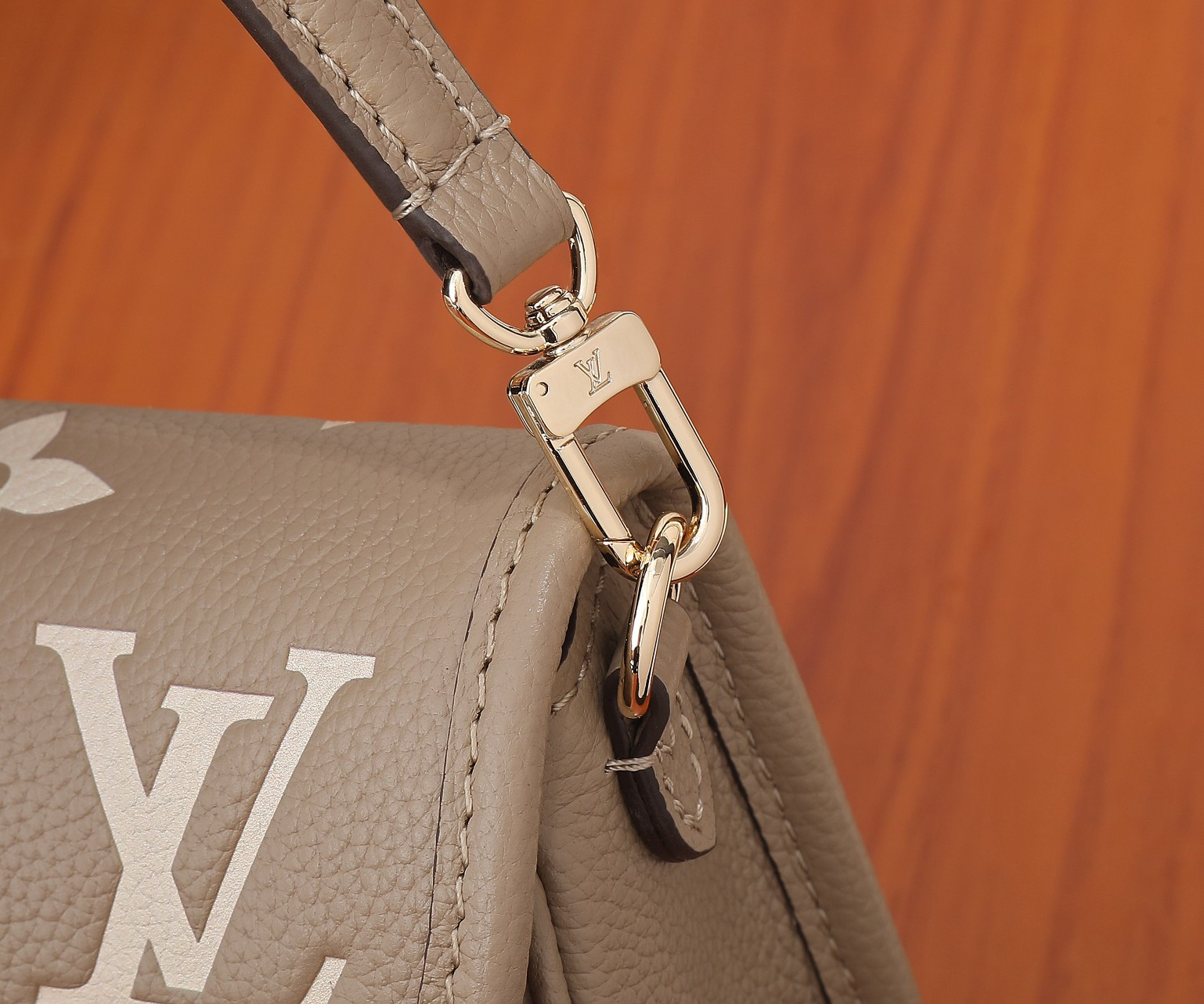 LV Nano Diane M83300 7.5 x 4.1 x 2.4 in