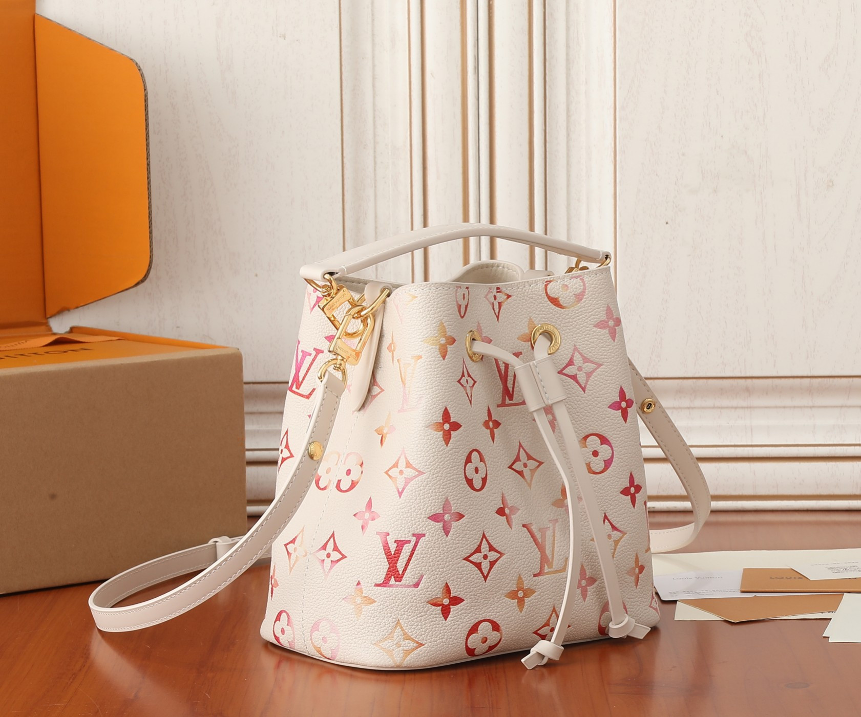 LV Néonoé BB M24649 7.9 x 7.9 x 5.1 in