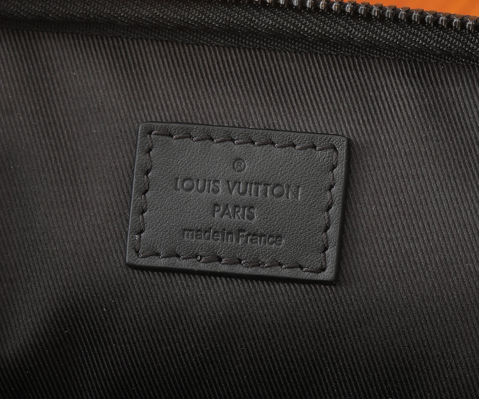 LV Quest Messenger M46973 7.1 x 7.1 x 3.9 inches