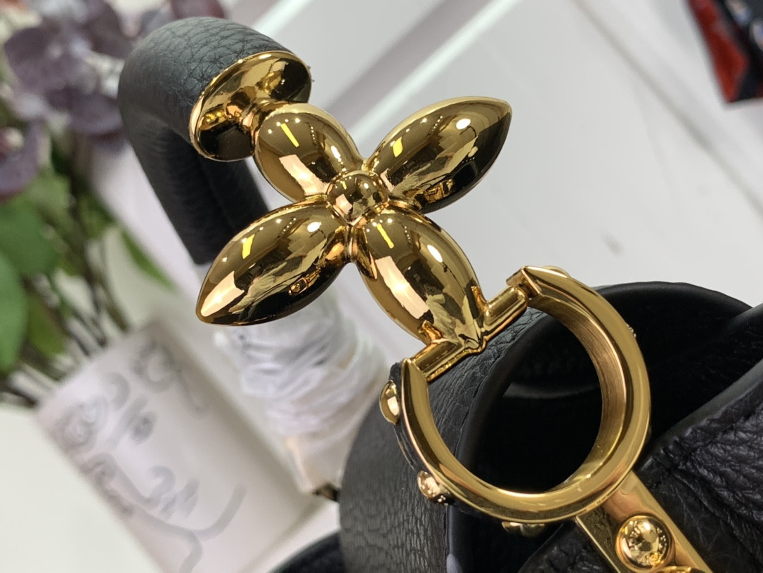 LV Capucines Mini M24689 8.3 x 5.5 x 3.1 inches