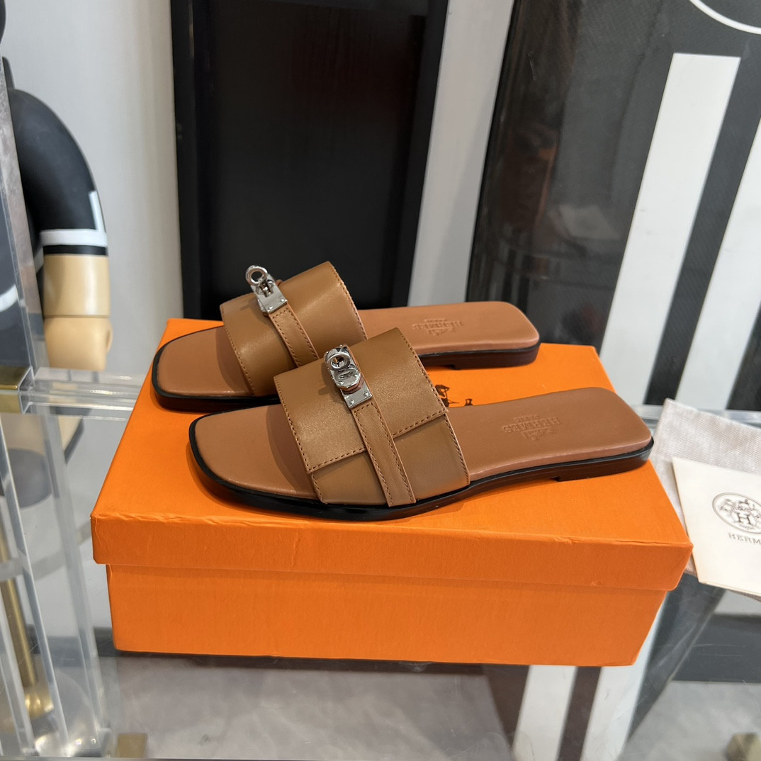 UA H**me5 Giulia sandal